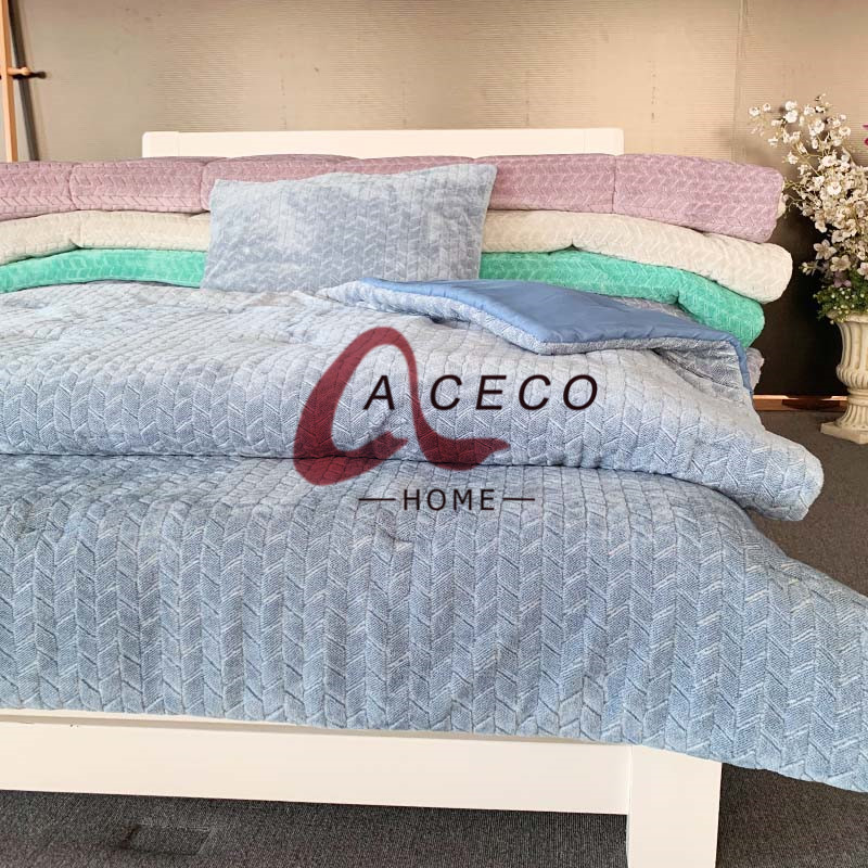 Jacquard flannel comforter set