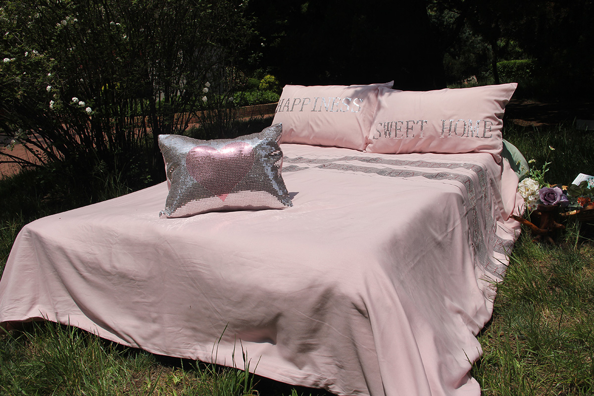 Luxury shinny duvet cover set with sequin embroidery