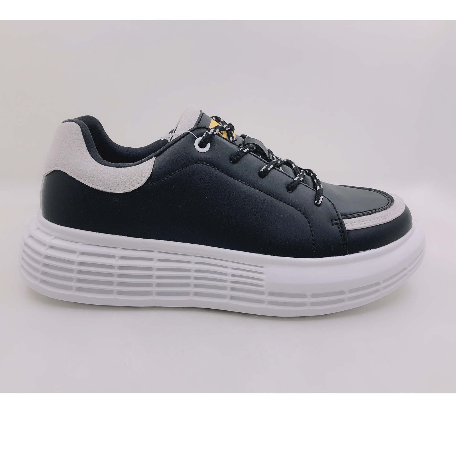 Casual shoes