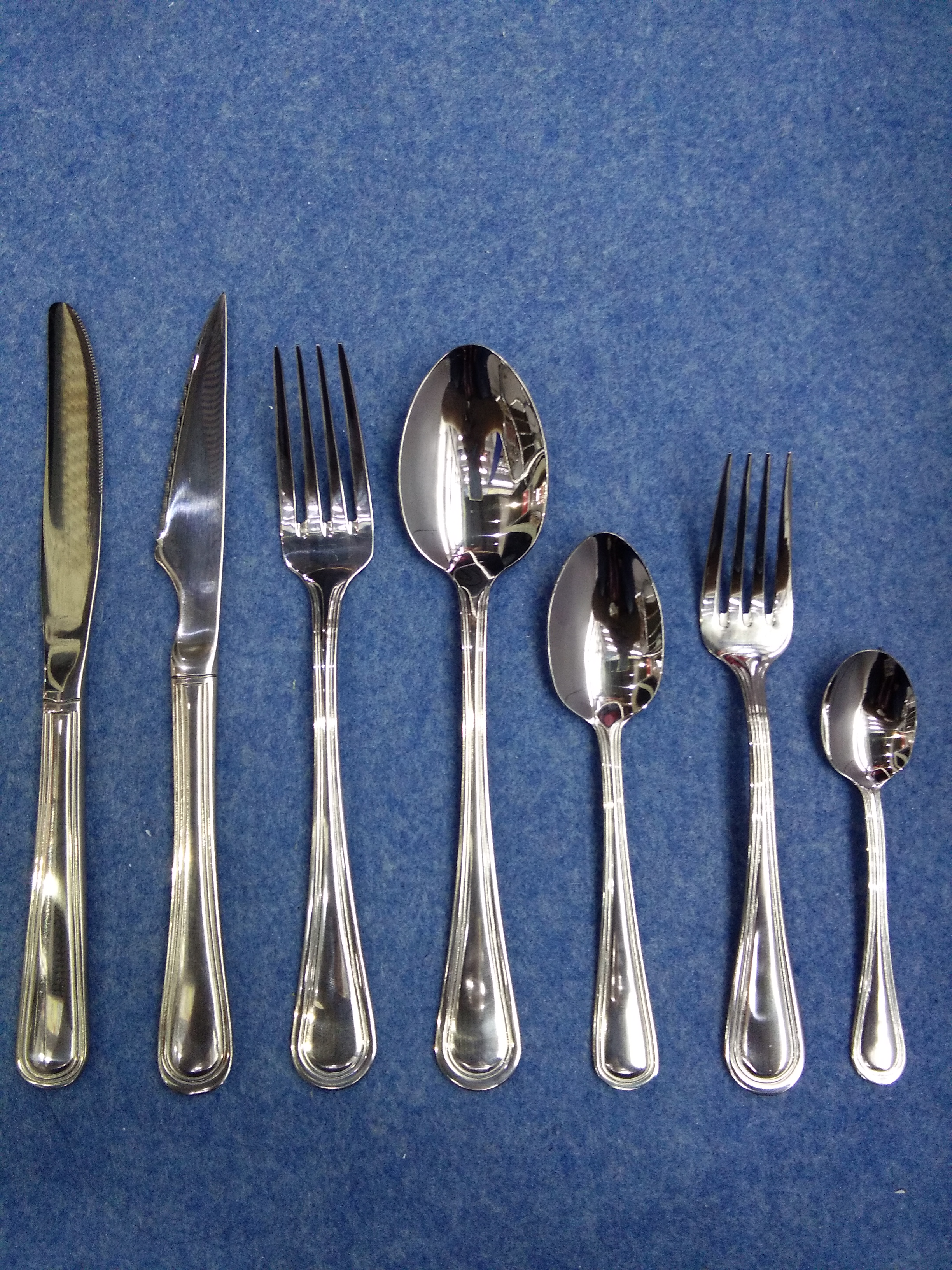 Stainless steel cutlery set