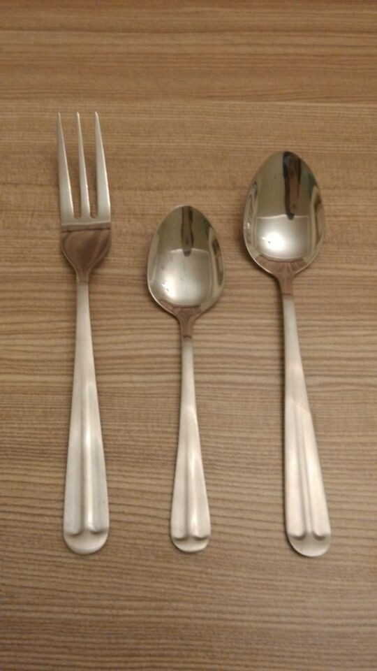 Stainless steel cutlery set