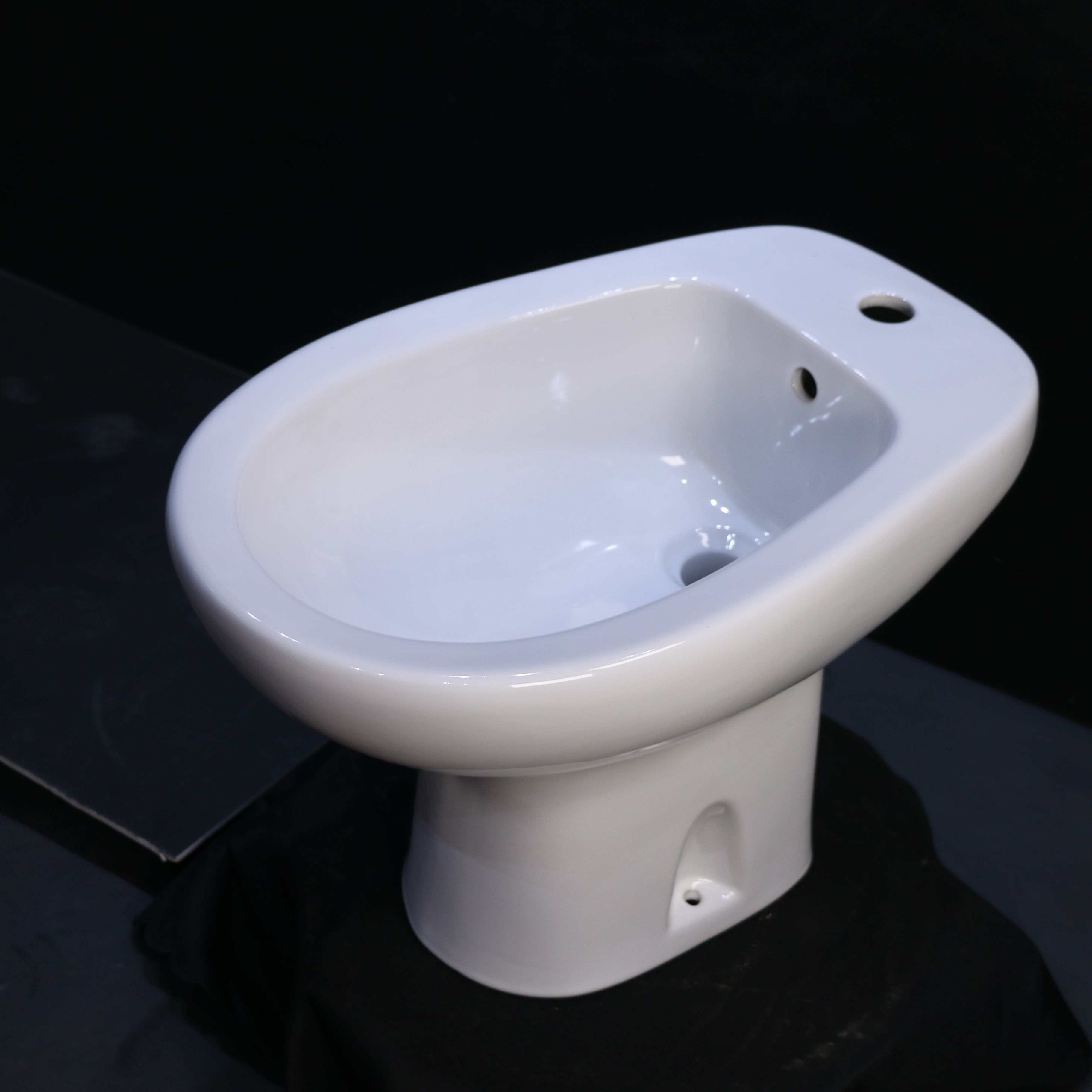 Small cheap round economic ceramic bidet