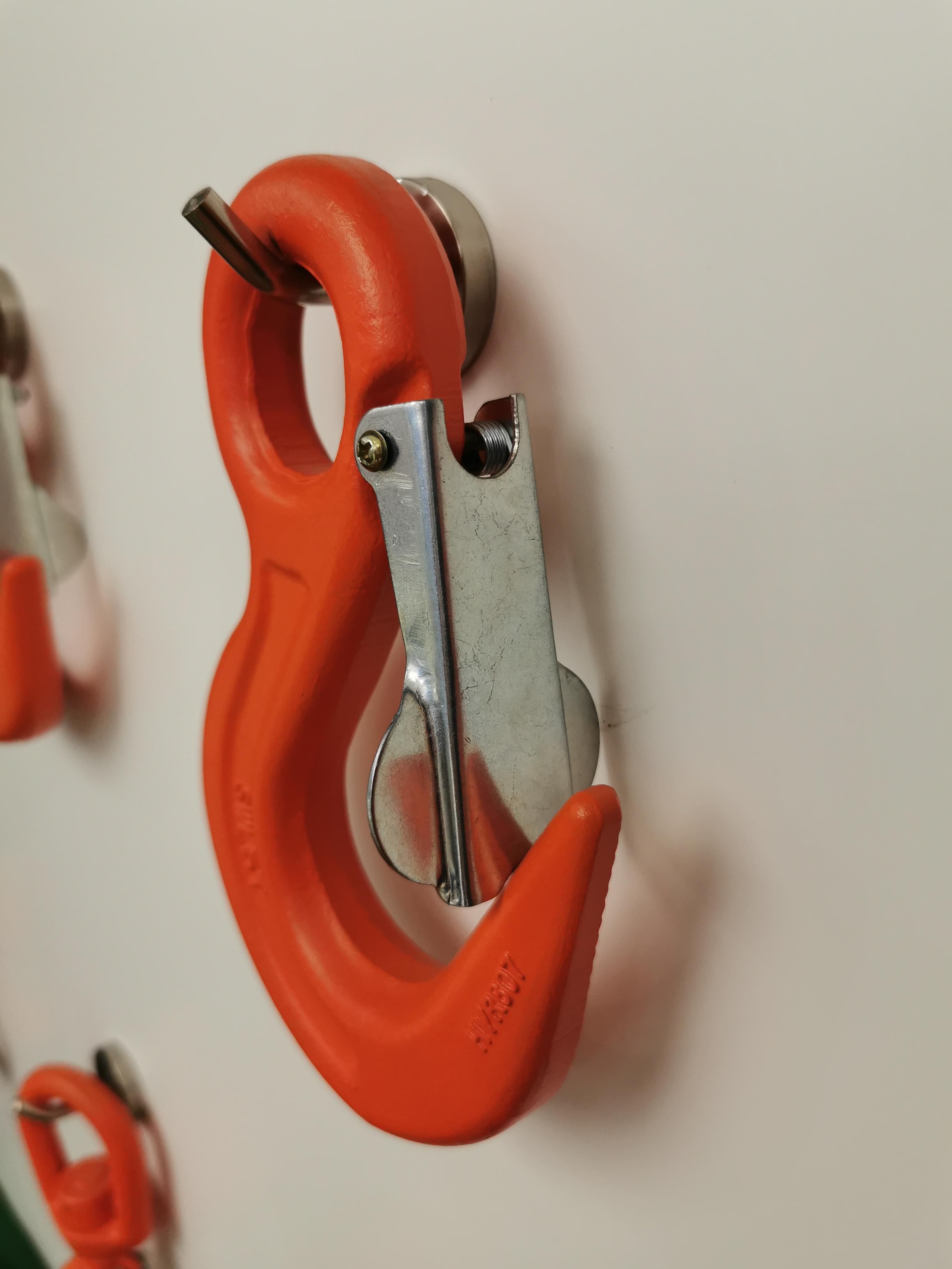 G80 container hook