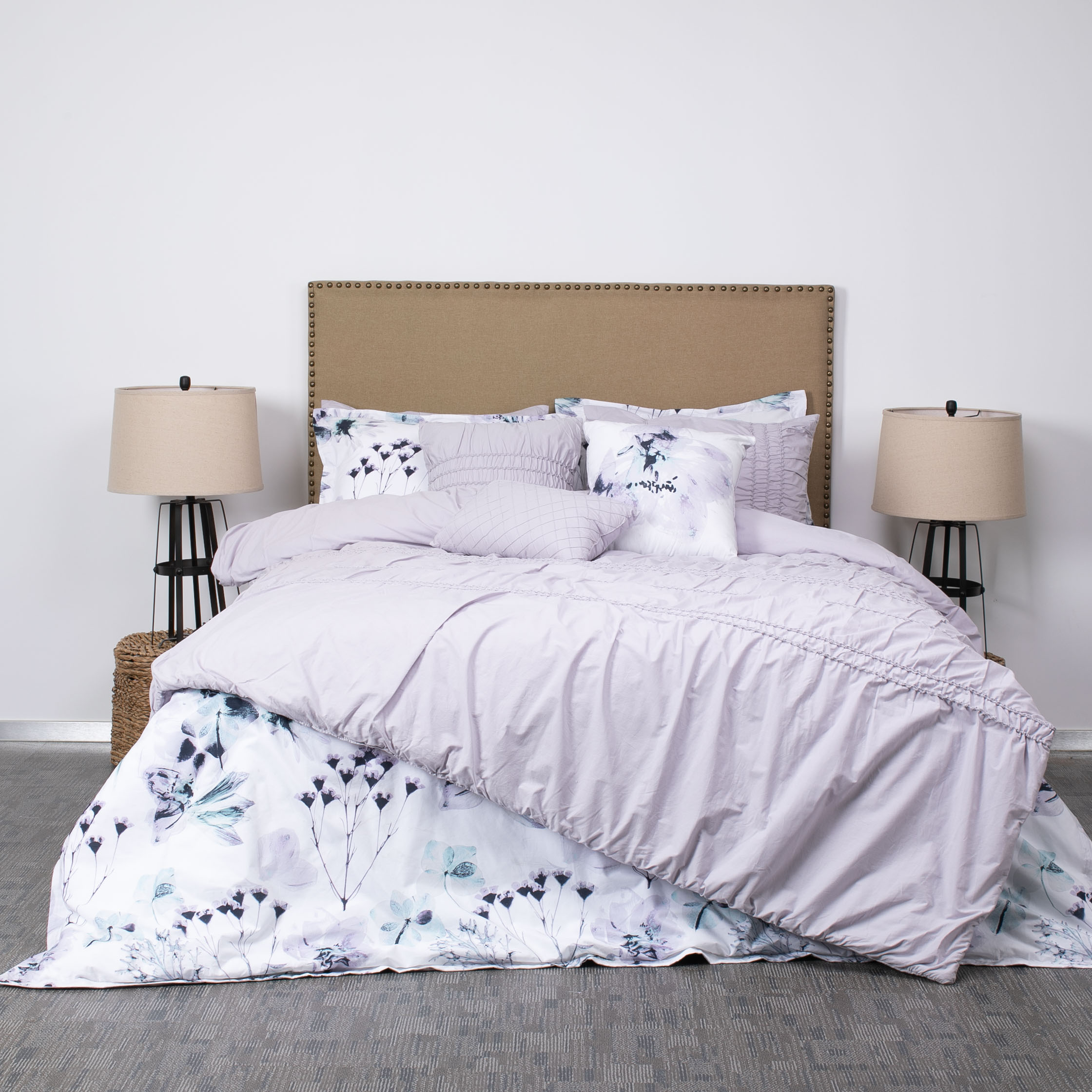 Elastic embroidered printed comforter set