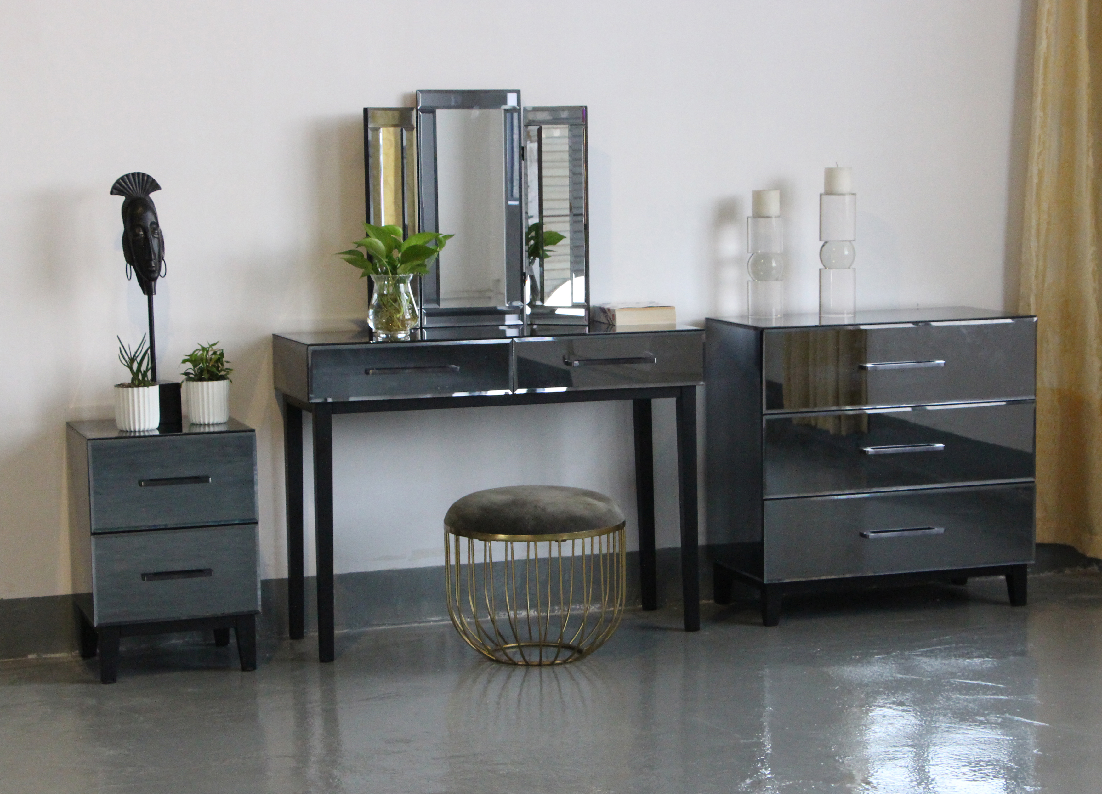 Chic Gray Mirrored Bedroom Sets