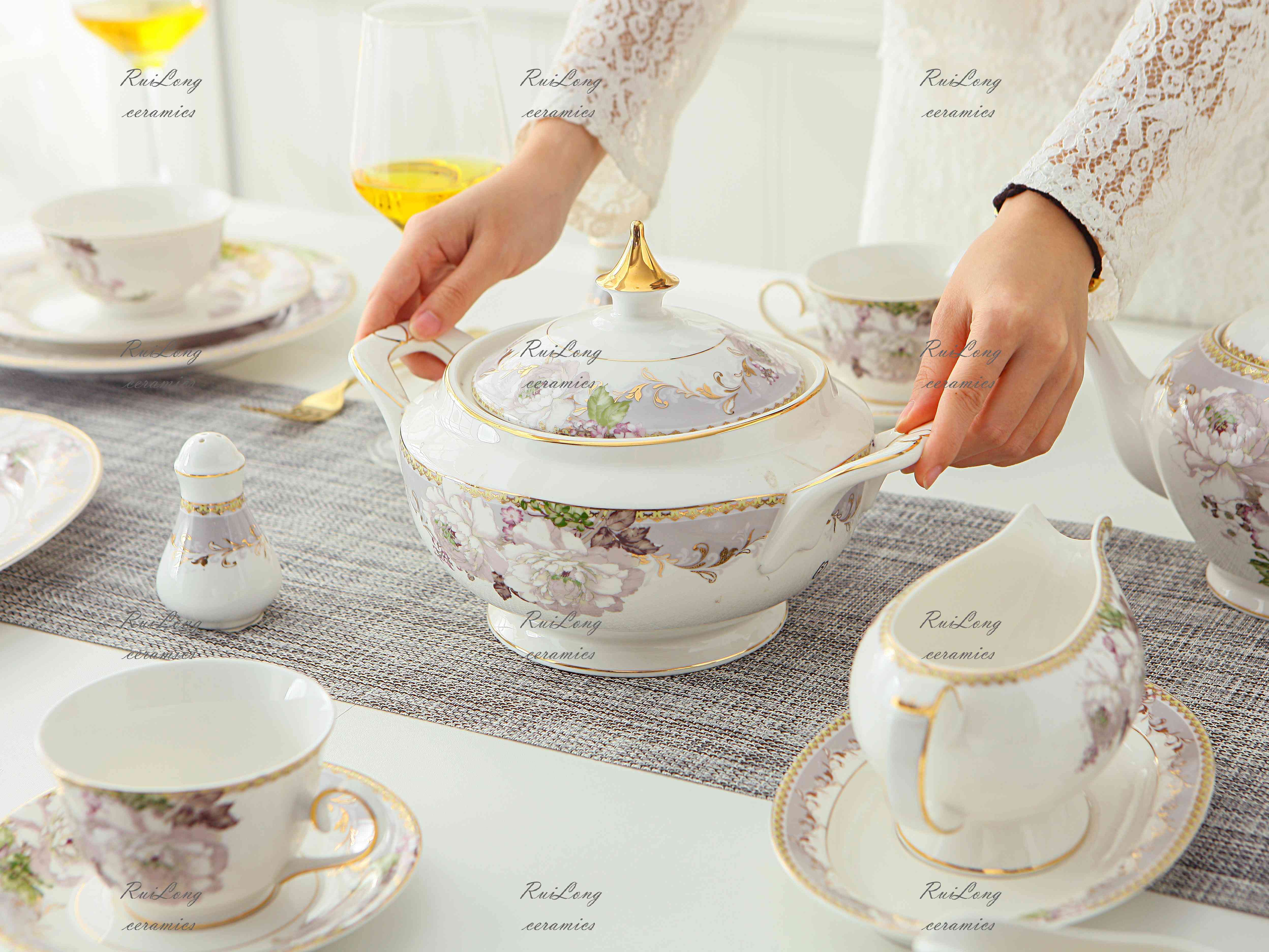Goog Quality Tableware Dinnerware Ceramic Large Porcelain Soup Turren