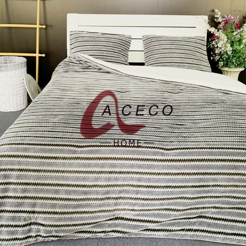 Jacquard flannel comforter set