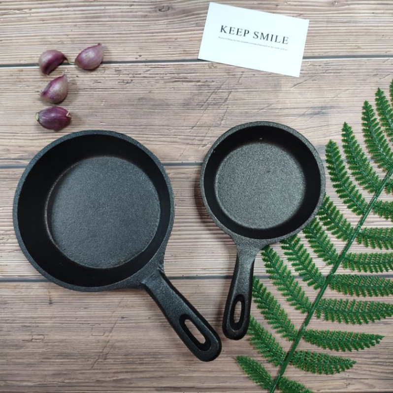 Cast iron skillet