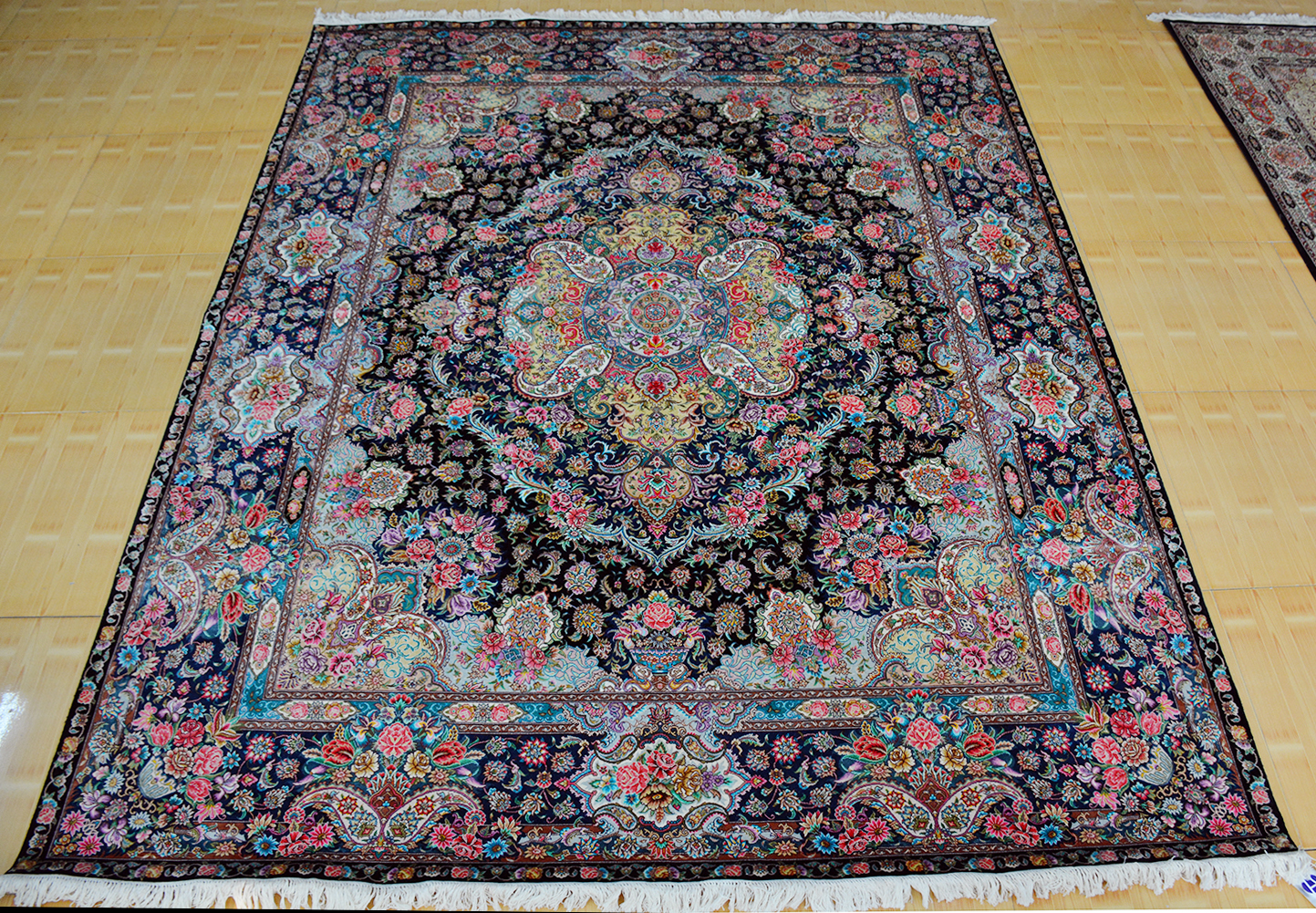 SHANXI HUAHE INDUSTRY LTD. – Hand made polyester shaggy rug 2