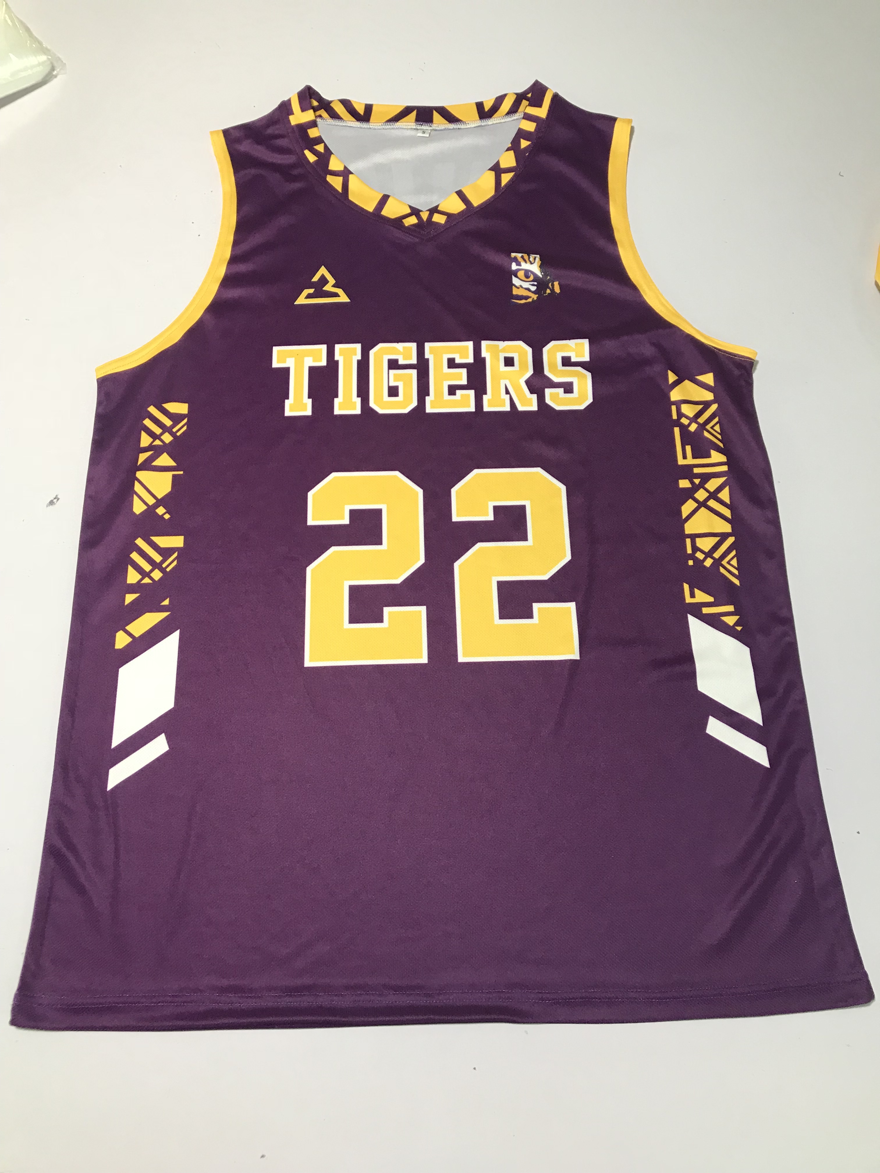 Custom dry fit man basketball jersey designs with different names or numbers