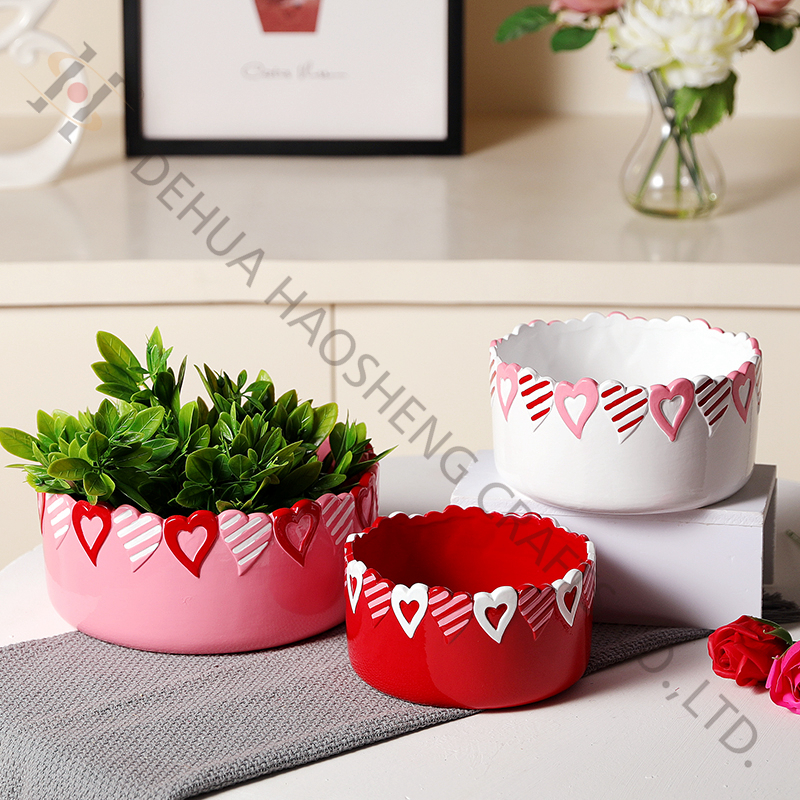 Ceramic Flower pot with Heart-shaped embossed pattern