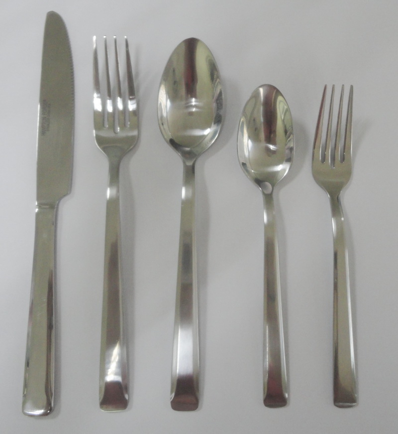 Stainless steel cutlery set