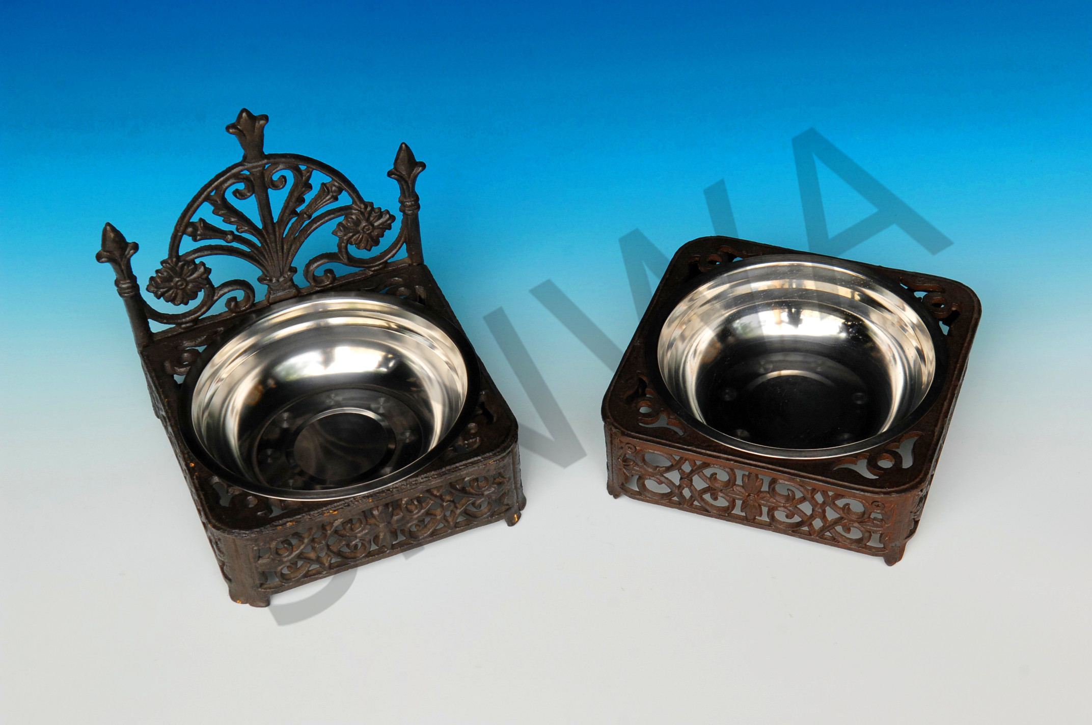 Pet feeder