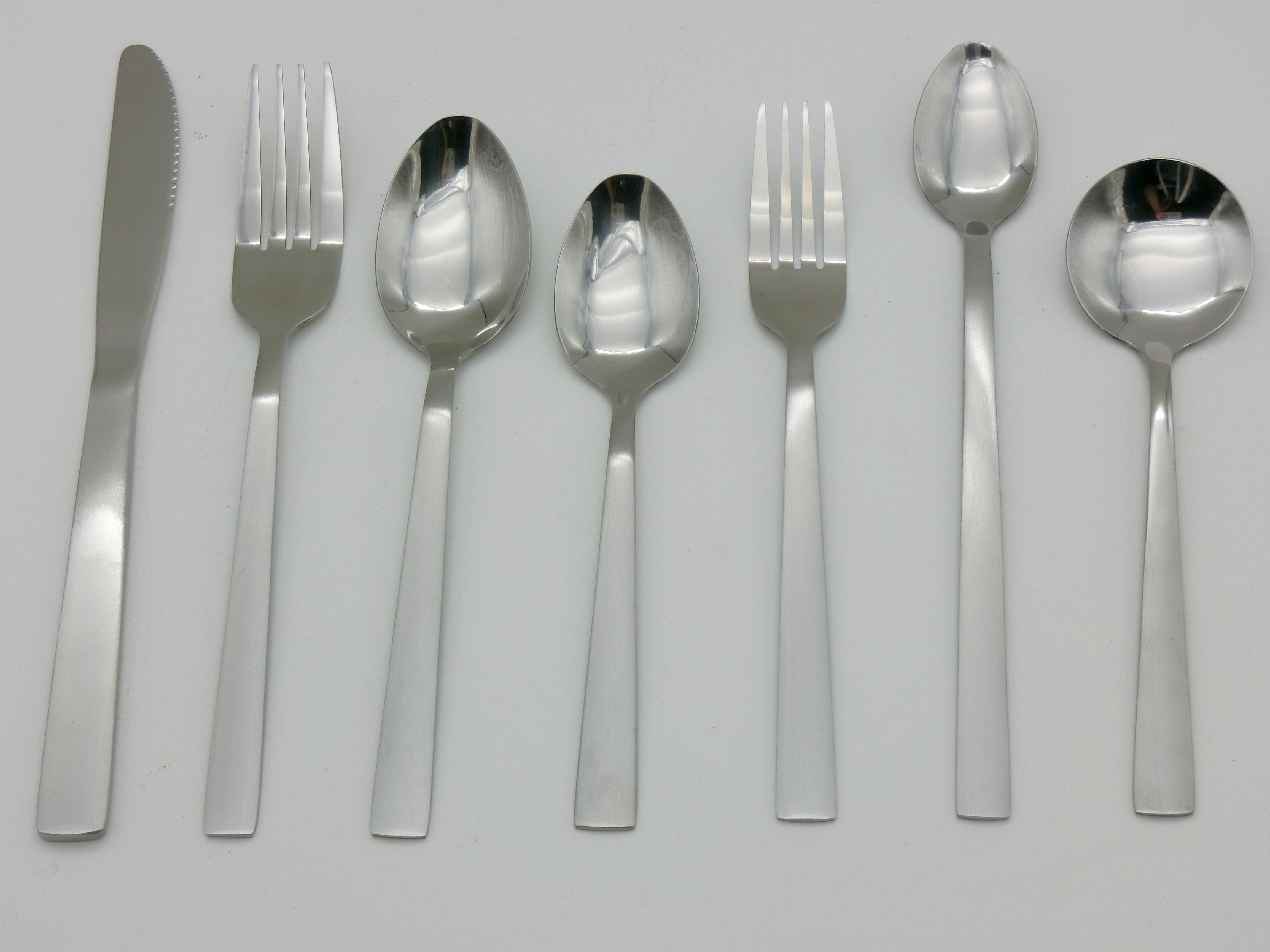 Stainless steel cutlery set