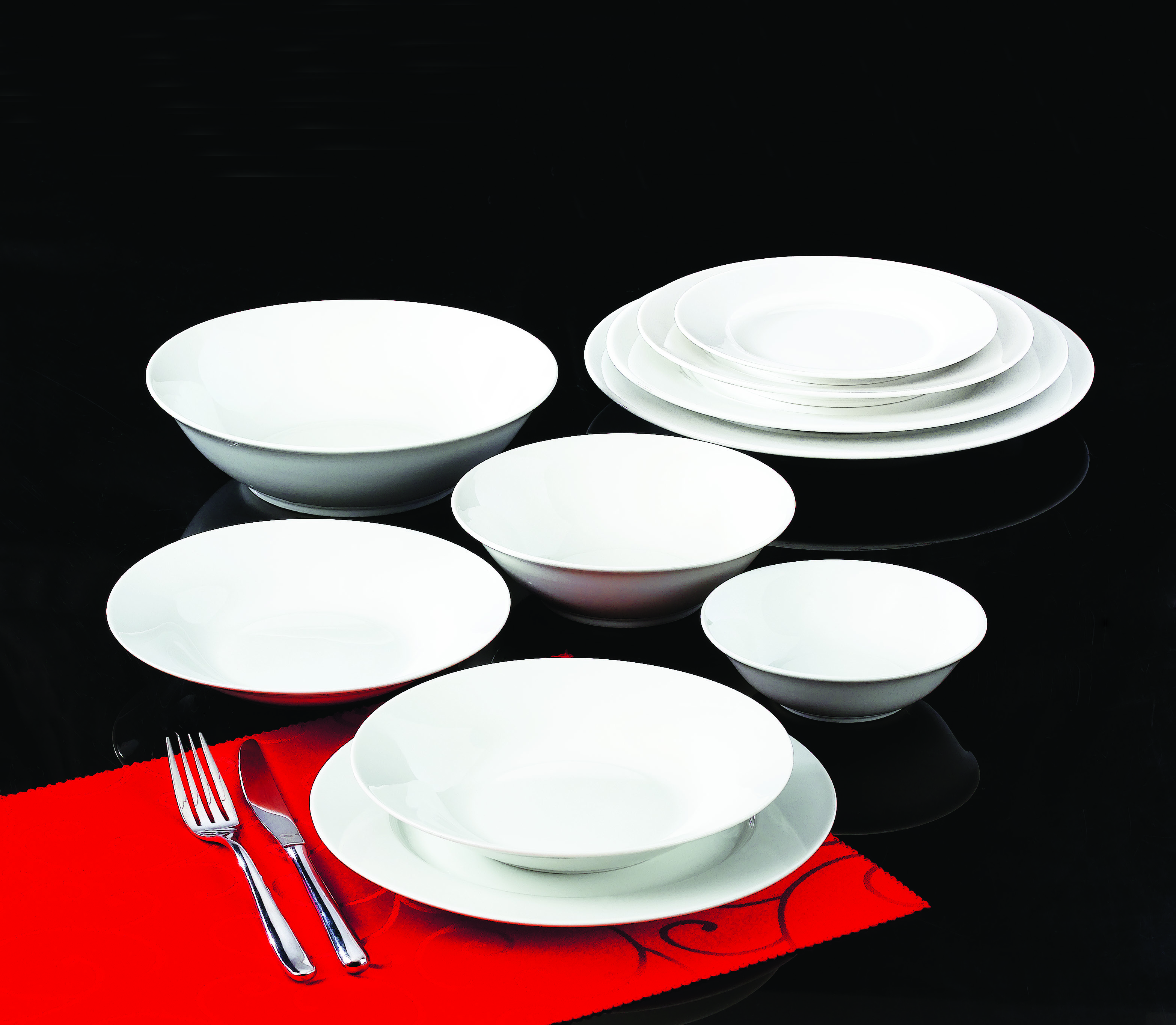 Porcelain plain white round tableware