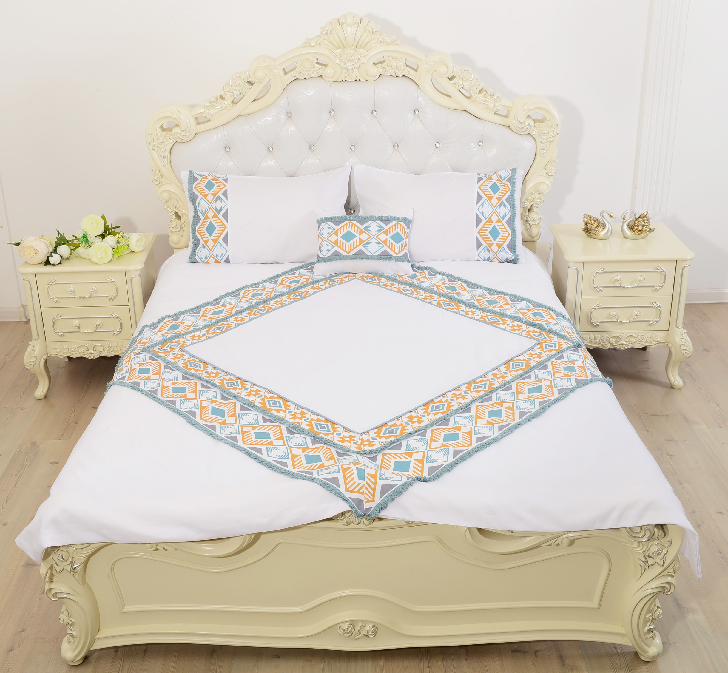 AZTEC style duvet cover set with digital printing and tassel