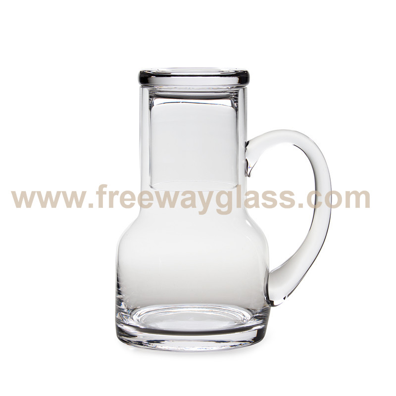 Clear pitcher with glass lid