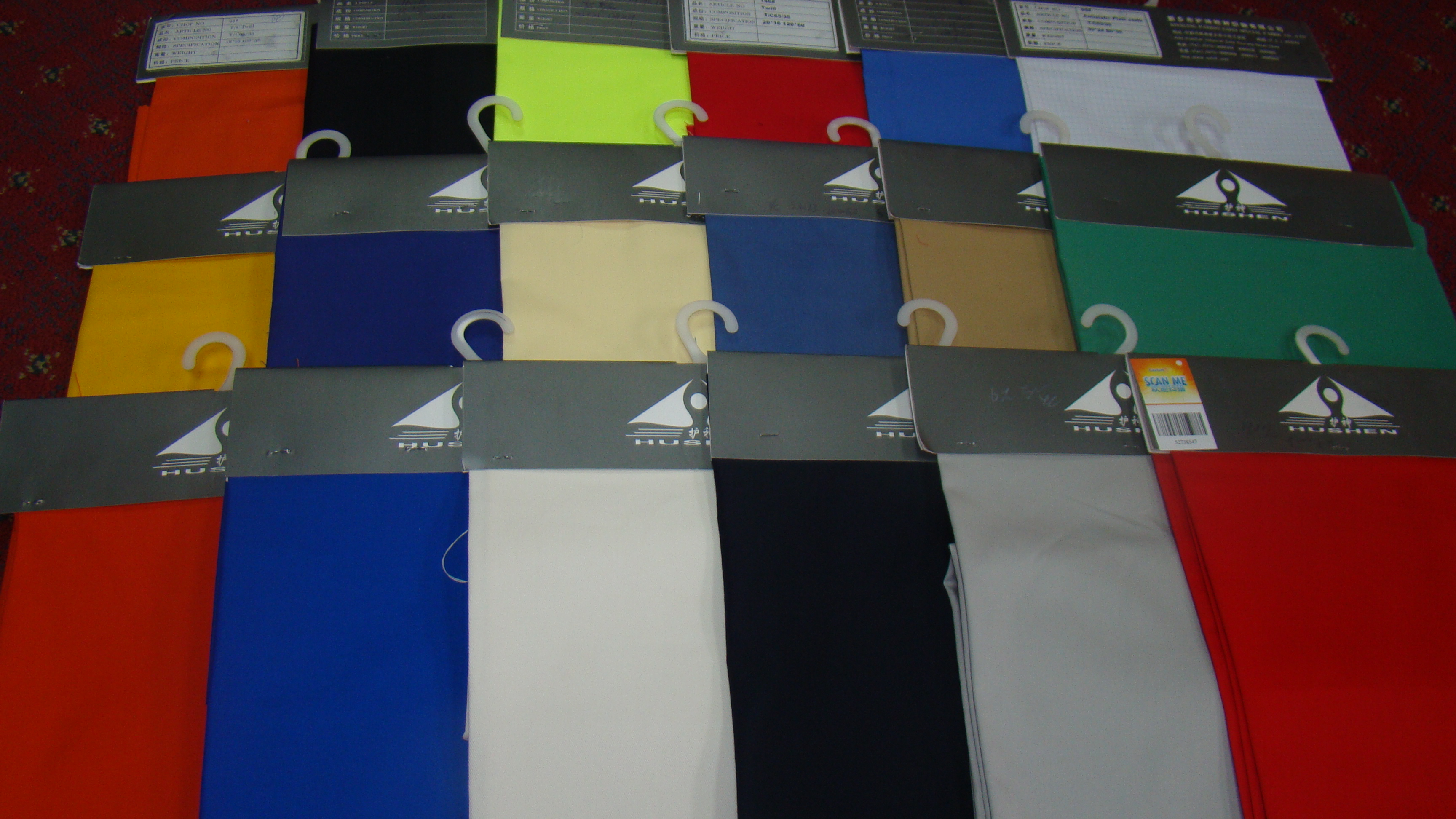 Knitted flame retardant cloth