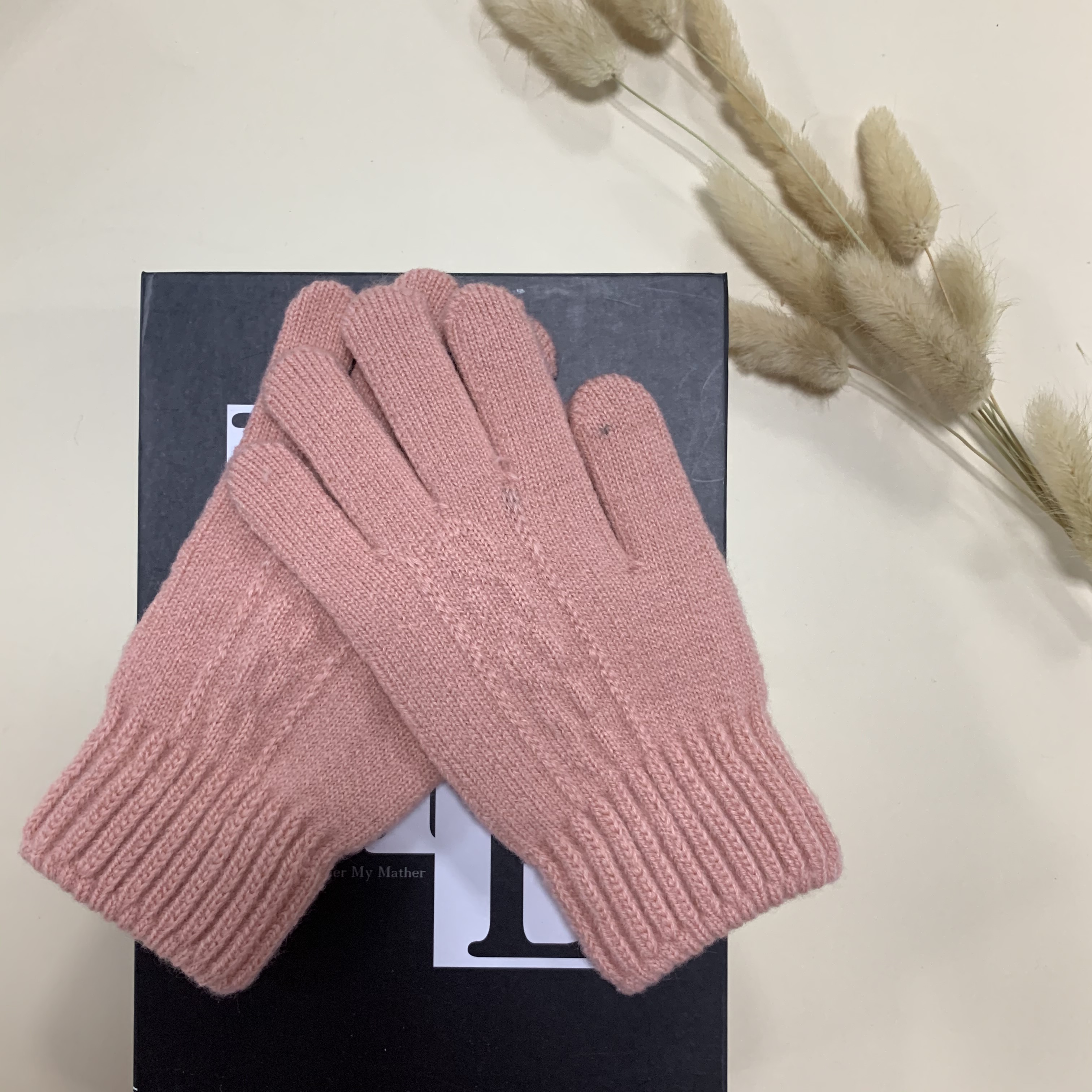 Ladie's gloves