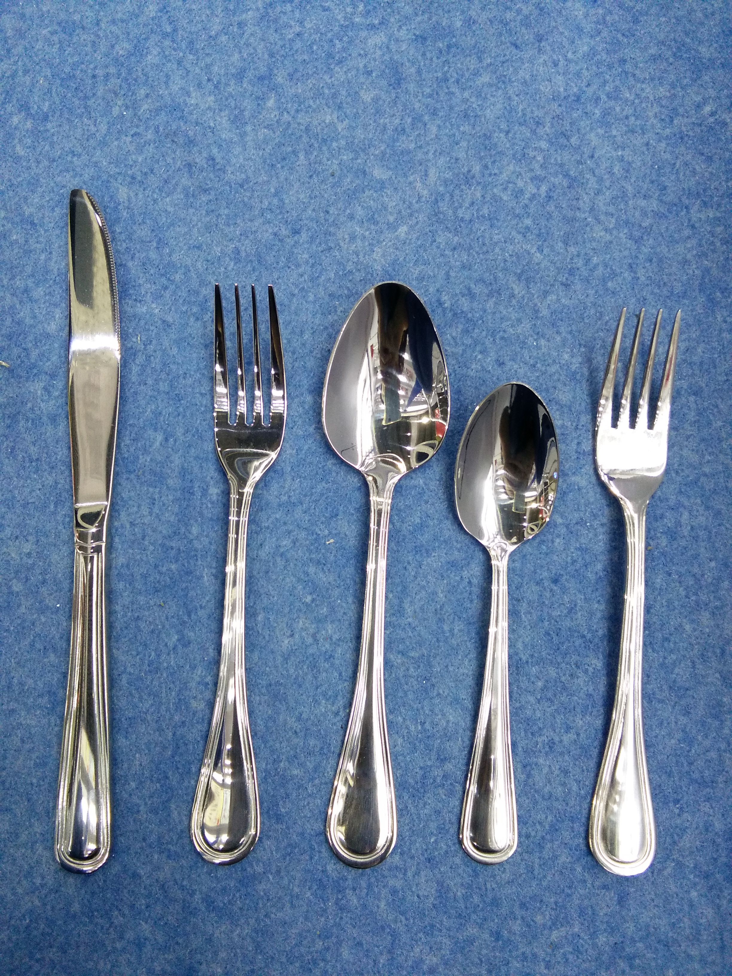 Stainless steel cutlery set