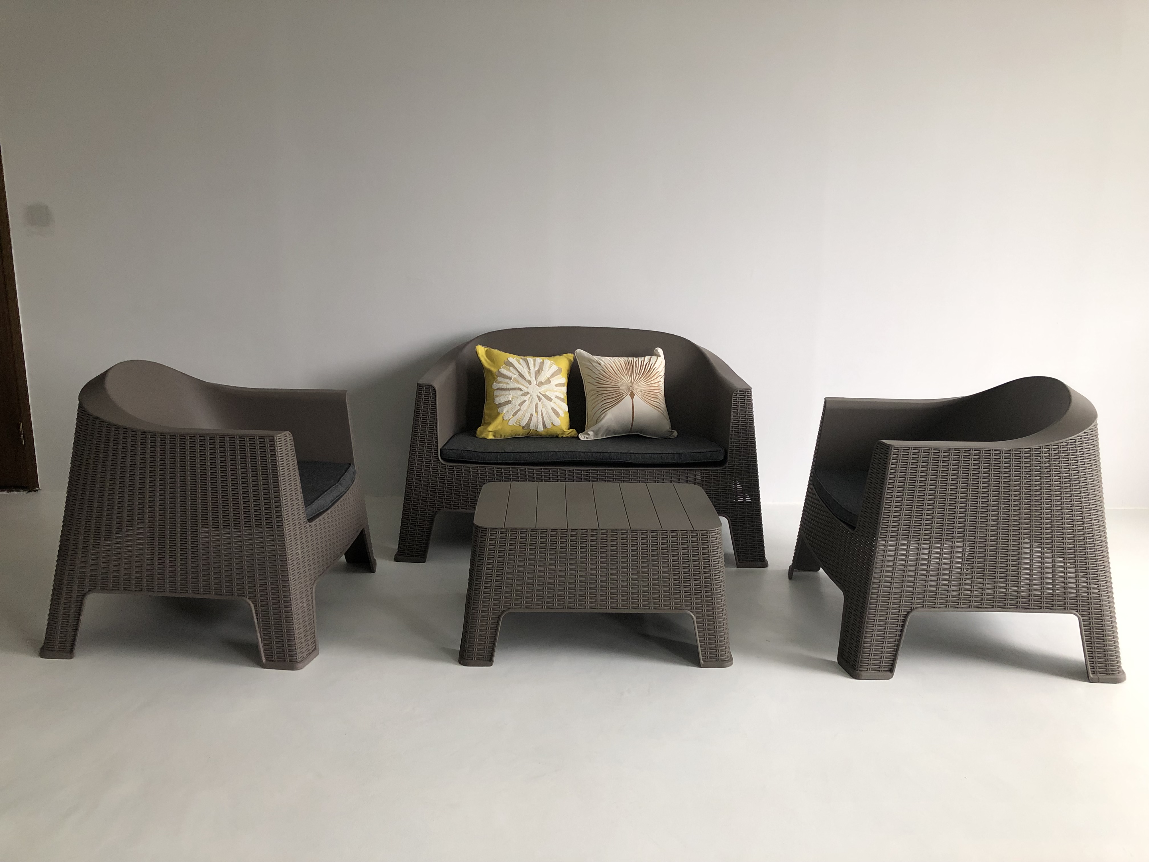Plastic Outdoor/Garden/Patio/Backyard Furniture Set