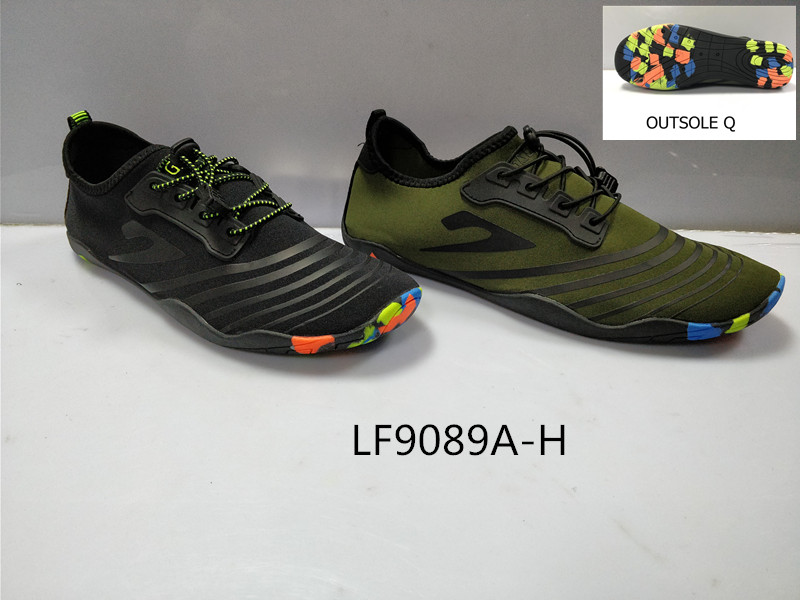 Water Shoes(4) 帮面是太空层，比普通佳织布更透气且更有弹性。大底采用tpr漏水底，能够更有利于水的排出。 该款鞋子轻便，易携带。可以用于户外溯溪，潜水，游泳，涉水，冲浪，滑水，浮潜， 练瑜伽，开车，办公，早教，室内游戏都可用。