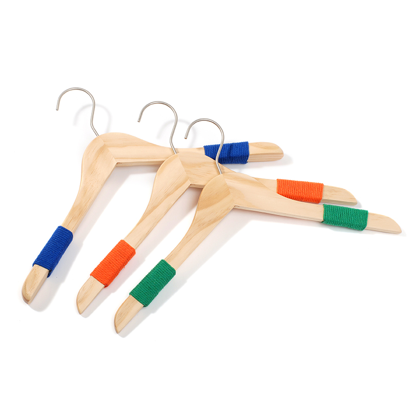 Anti-slip Pine Wood Cotton Rope Effect Trendy Wooden Hanger