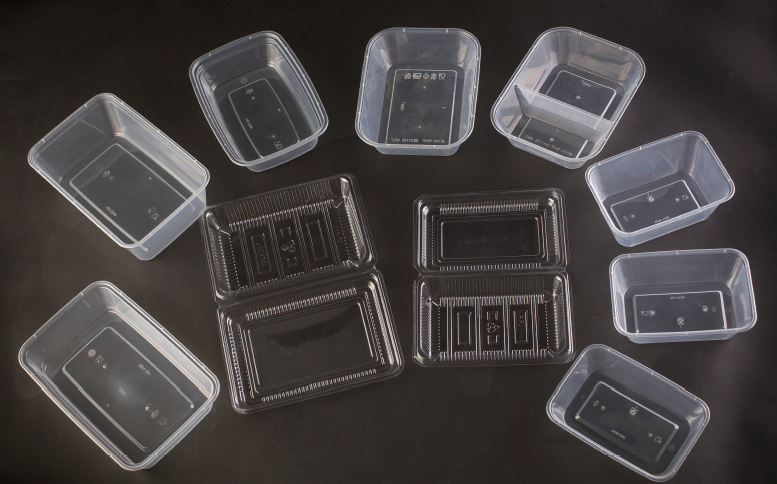 Plastic lunch box