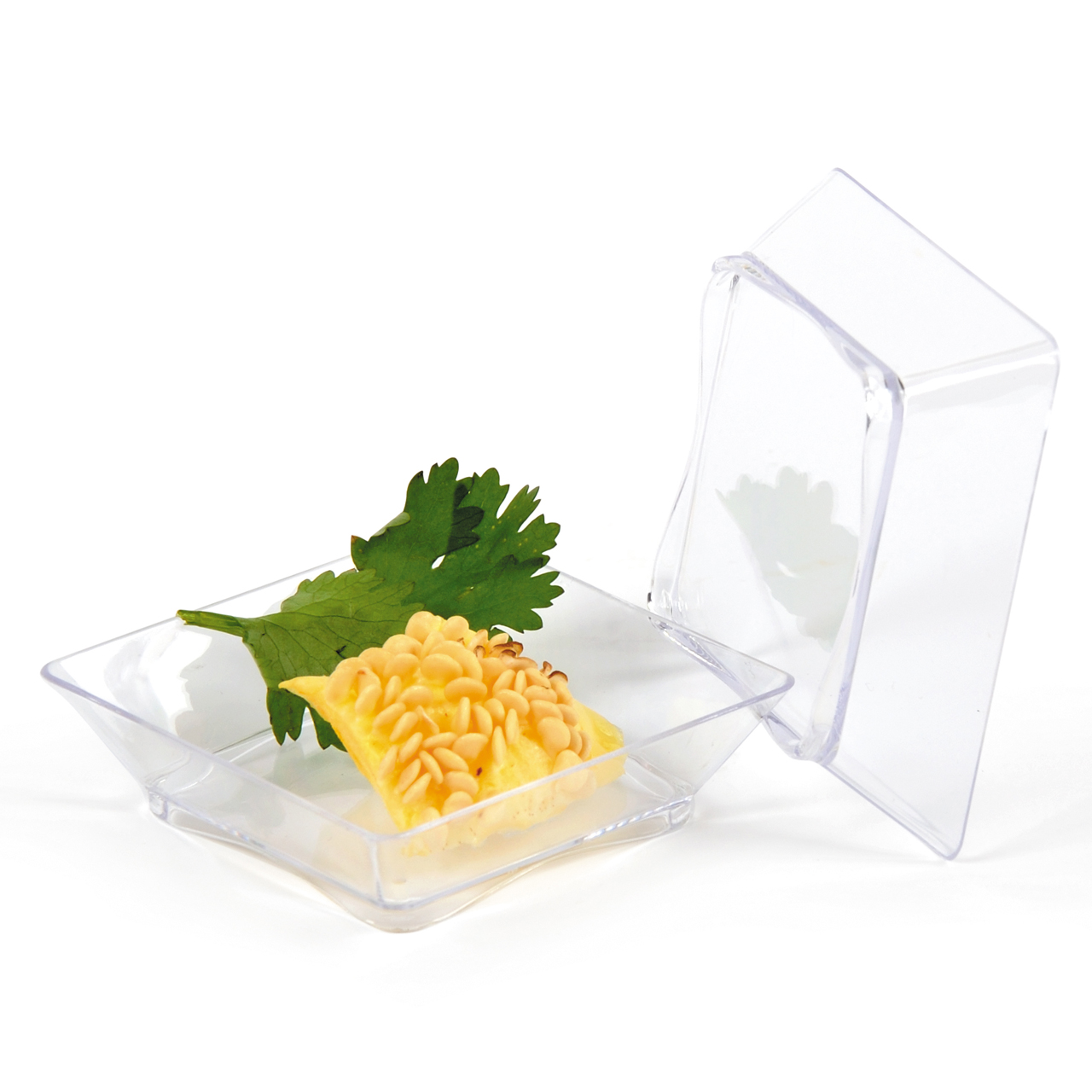 The factory exports one-time plastic plates, disposable small square plates, cake plates, dessert plates, dessert plates GMF