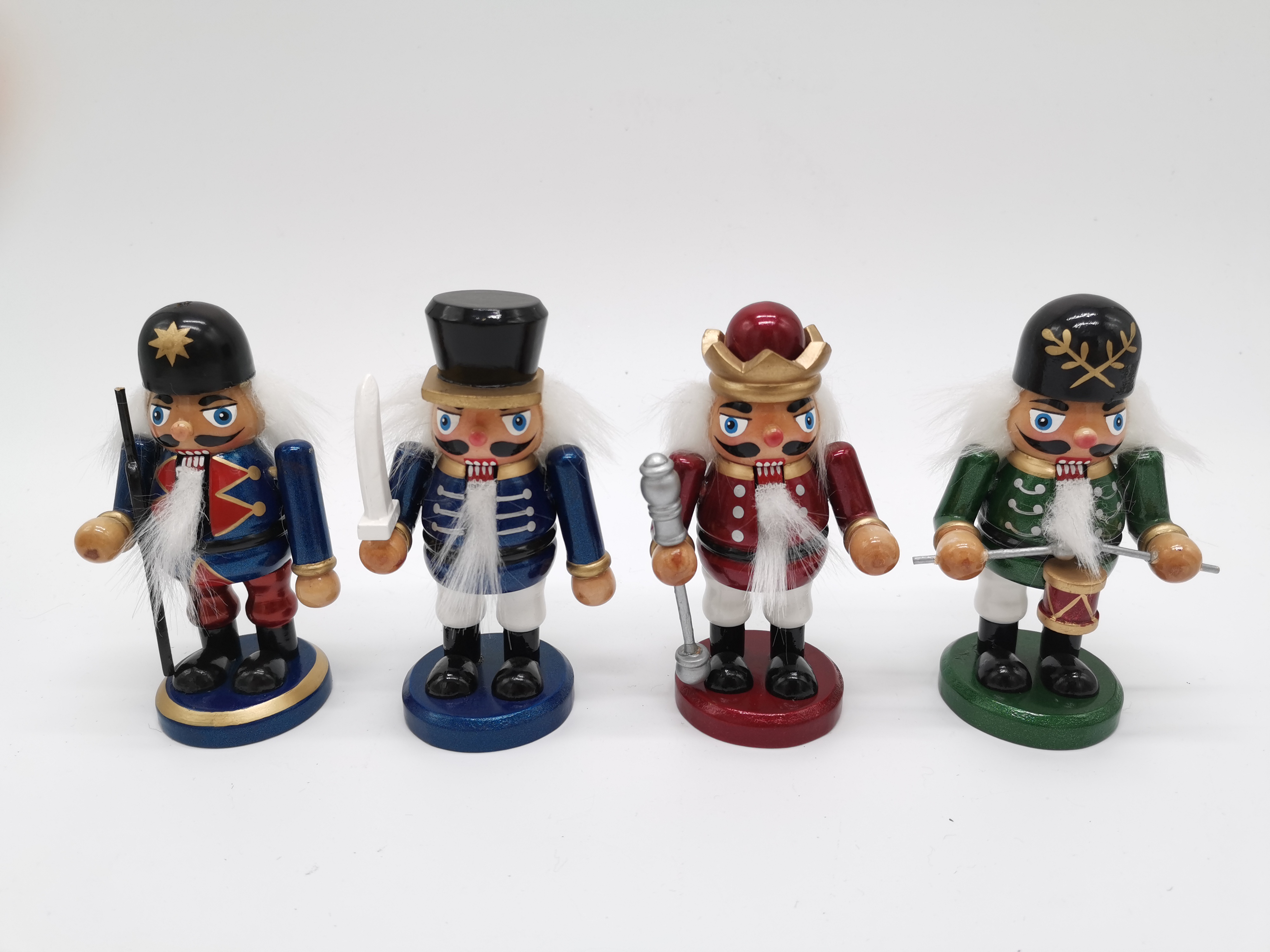 New Design 5 Inch Traditional Wooden Nutcracker With Metallic Color For Christmas Decoration