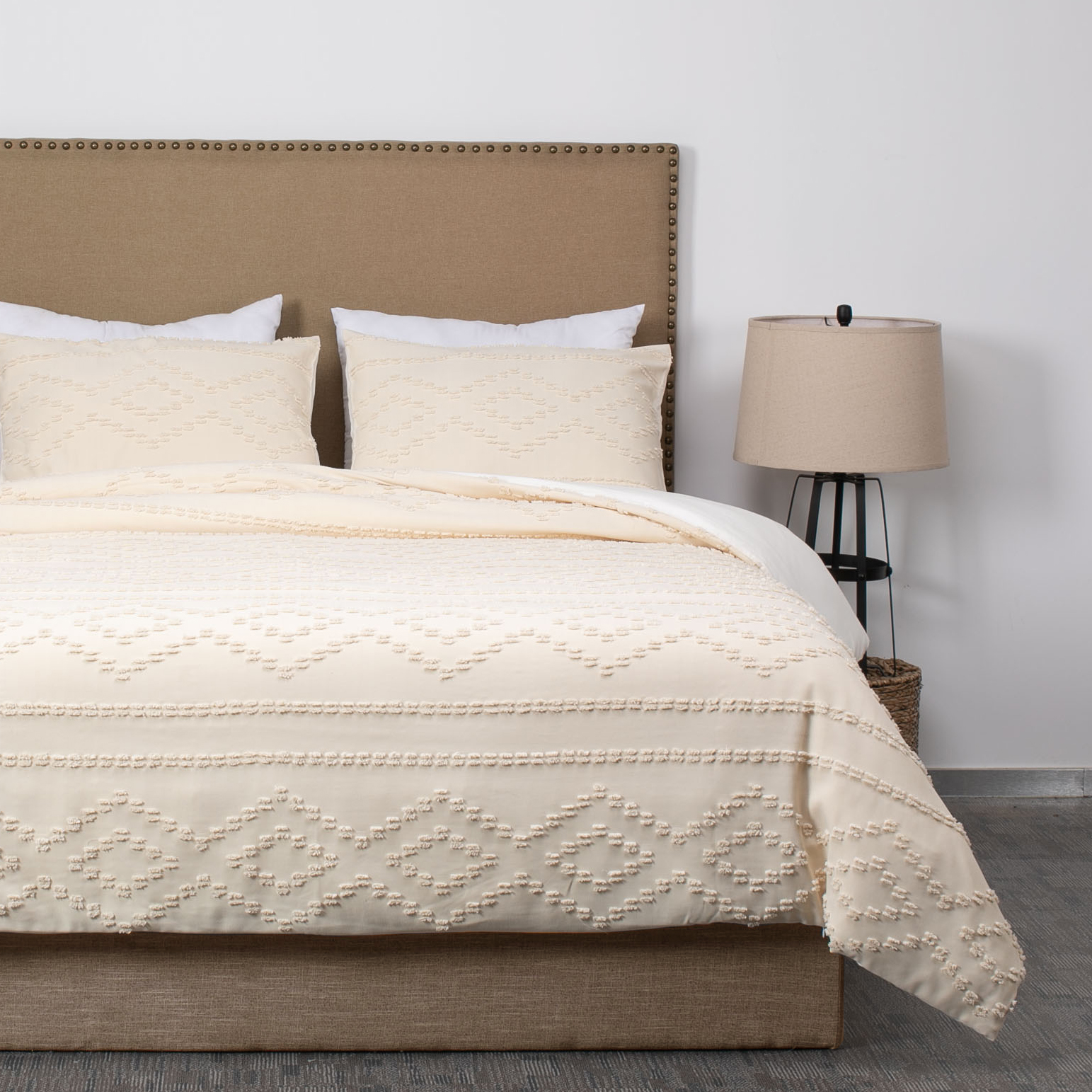 Solid clipped jacquard comforter