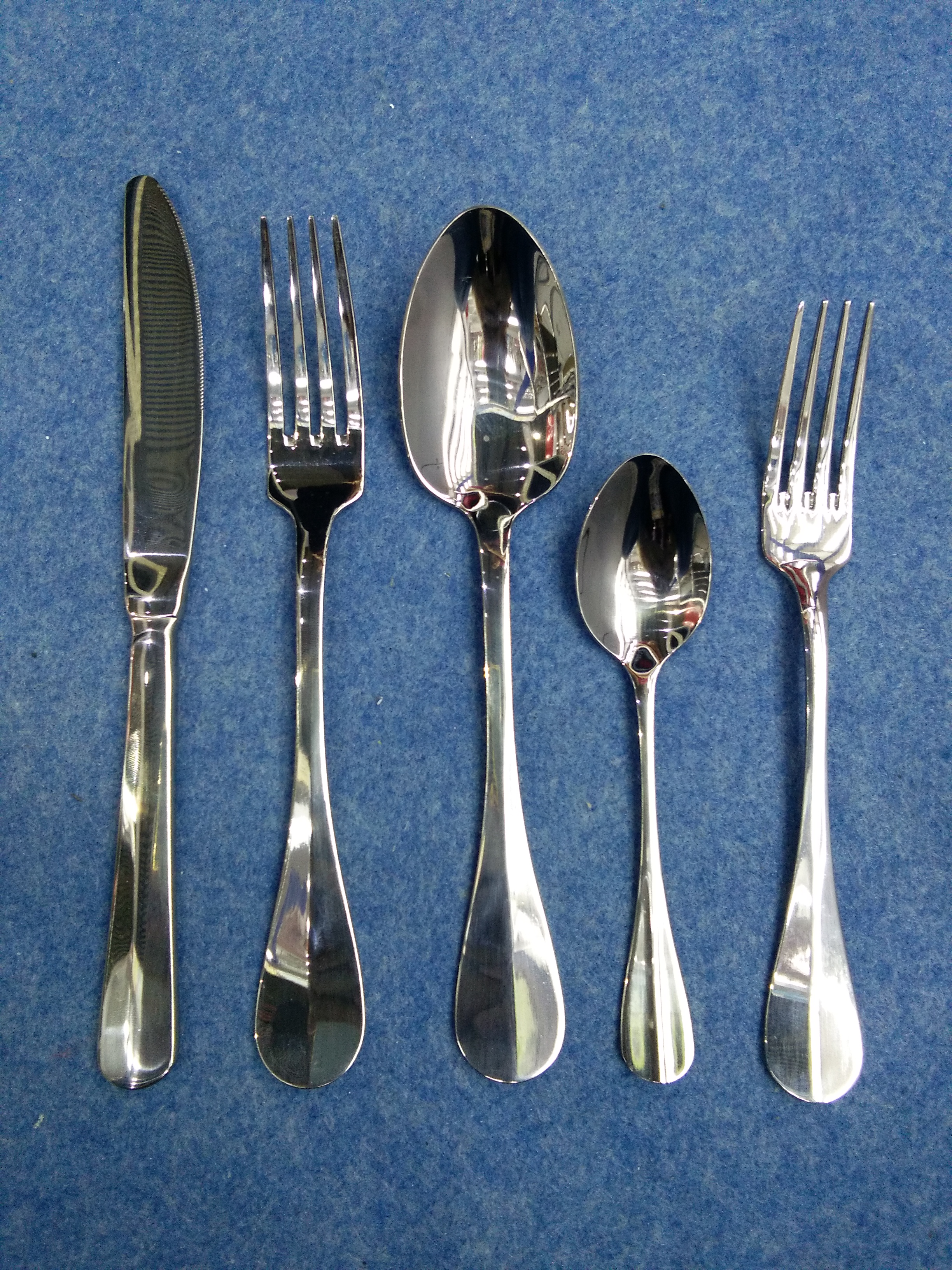 Stainless steel cutlery set