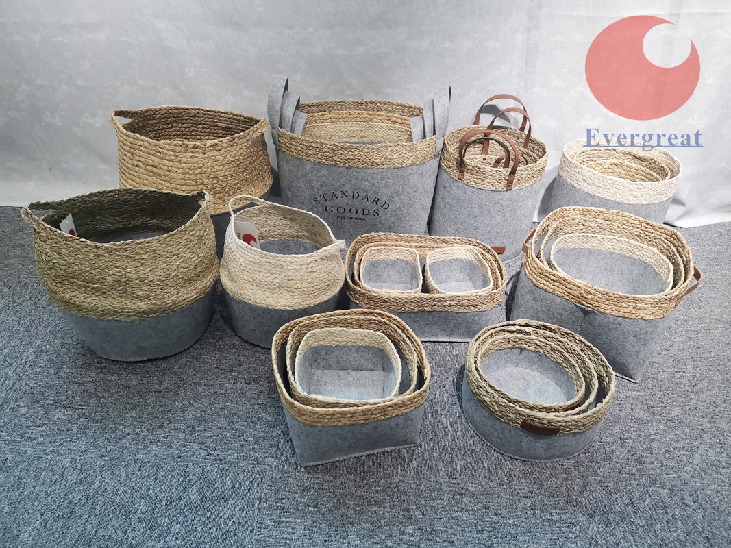 Felt with grass storage
