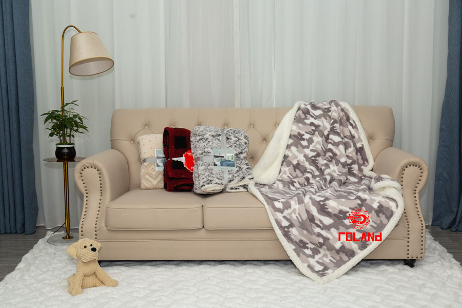 Printed Sherpa With White Sherpa Backside, 2 Layer Blanket/Throw