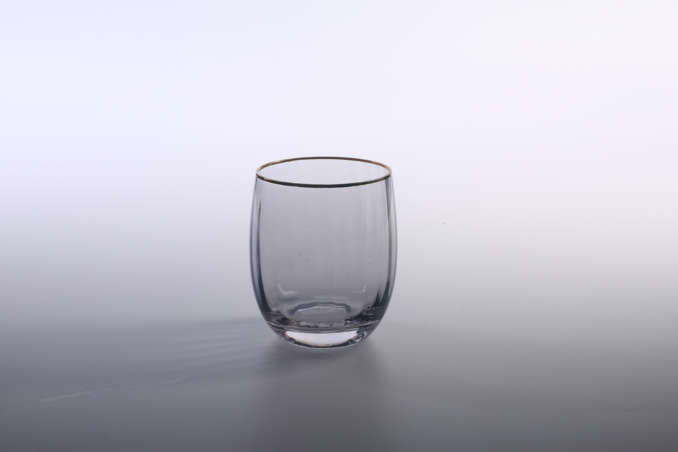 Grey stemless wine