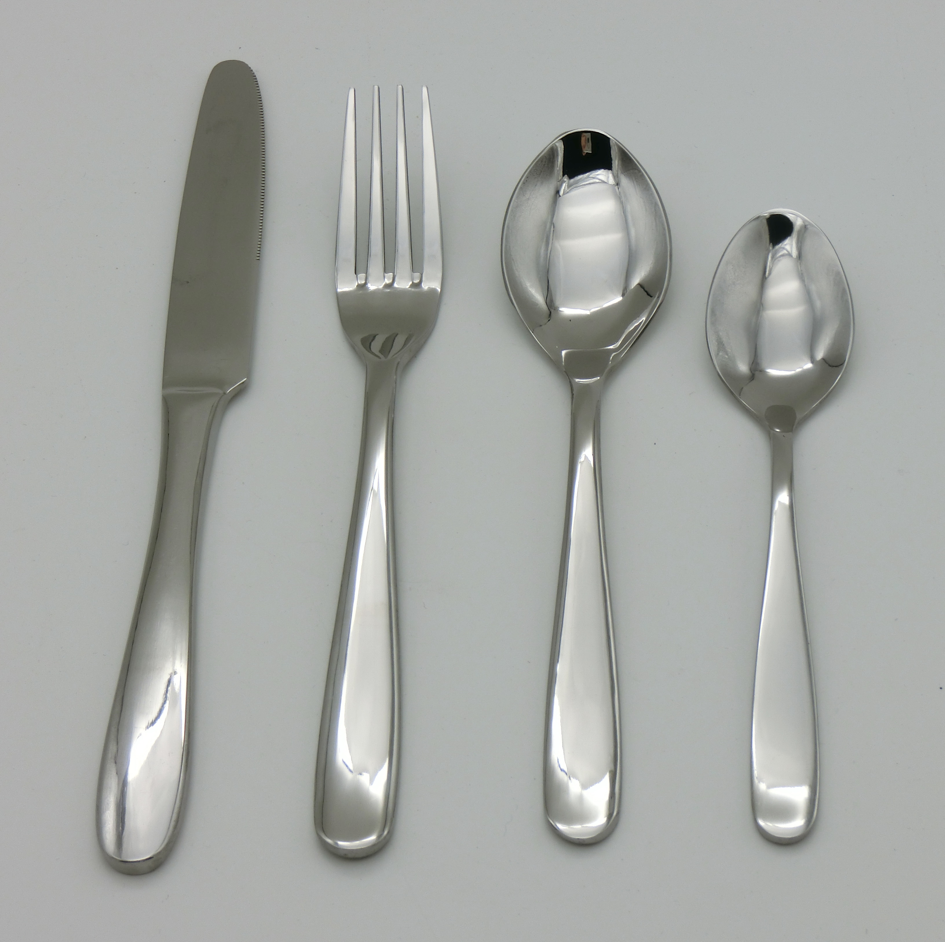 Stainless steel cutlery set