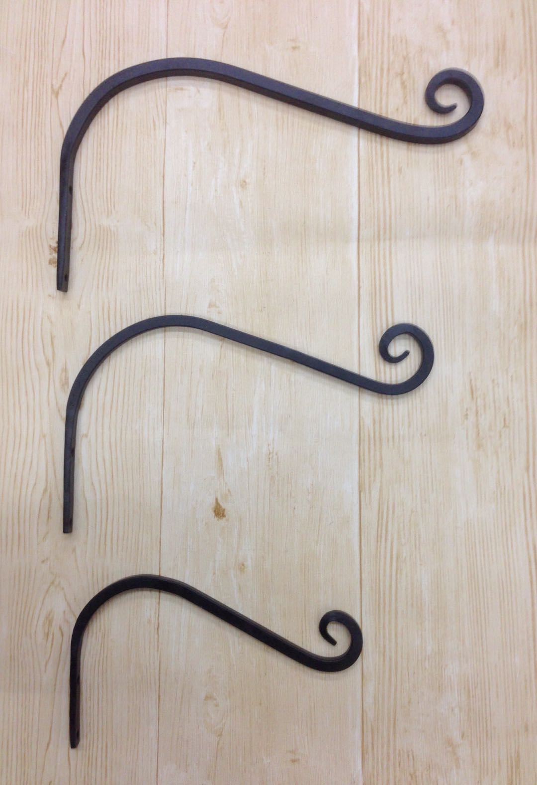 XI`AN YIBO TRADING COMPANY LTD. – Iron candleholder 2