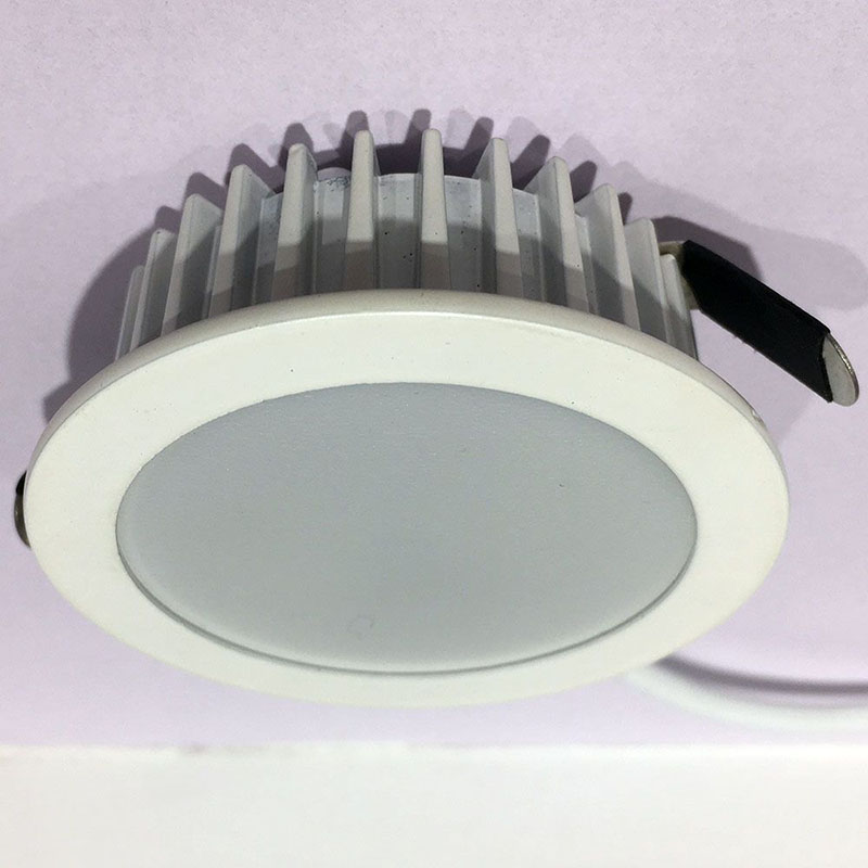 ZHONGSHAN YUFENG IMP.&EXP. CO.,LTD – lámpara de escritorio 3