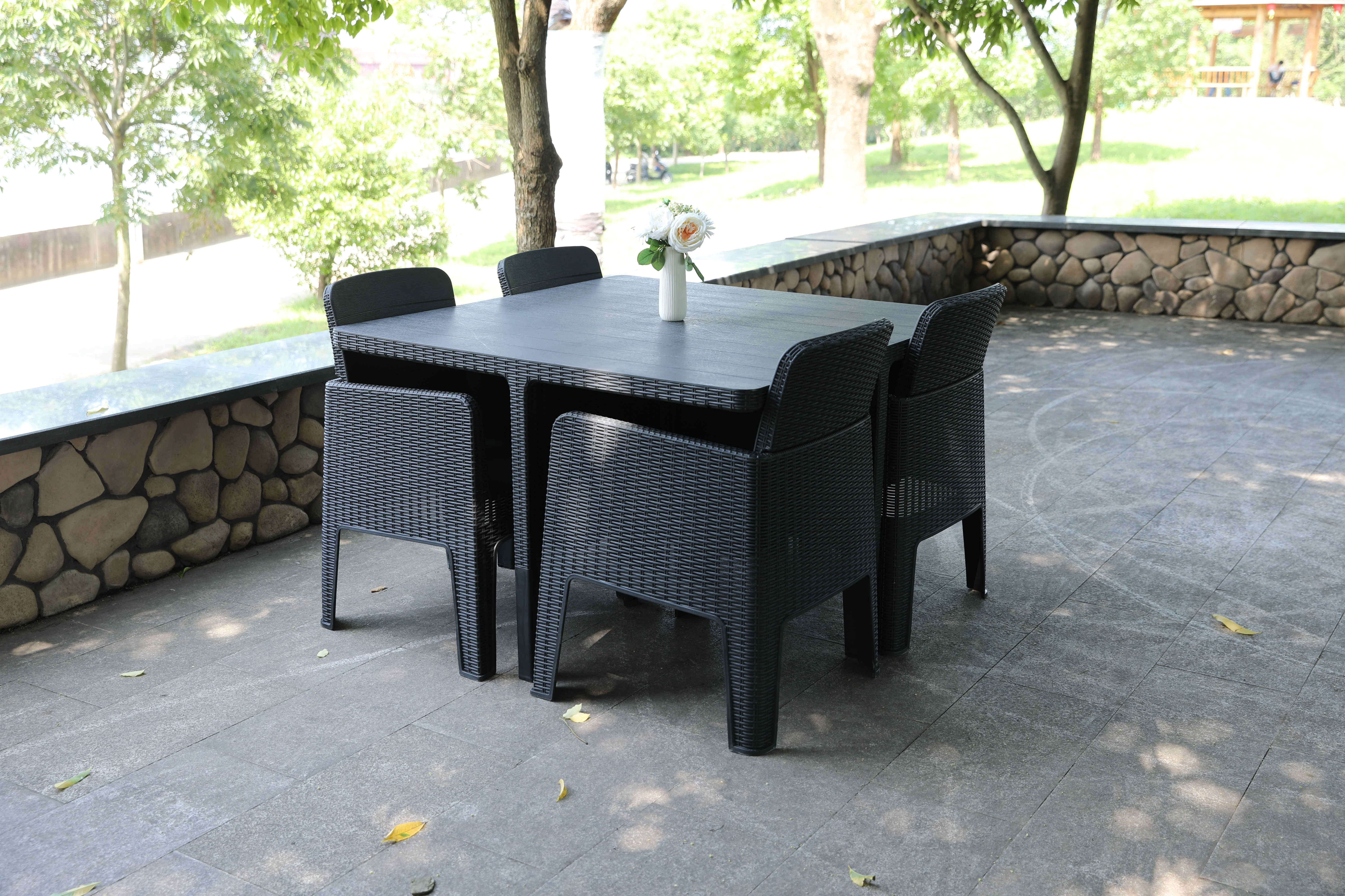 Plastic Outdoor/Garden/Patio/Backyard Furniture Set