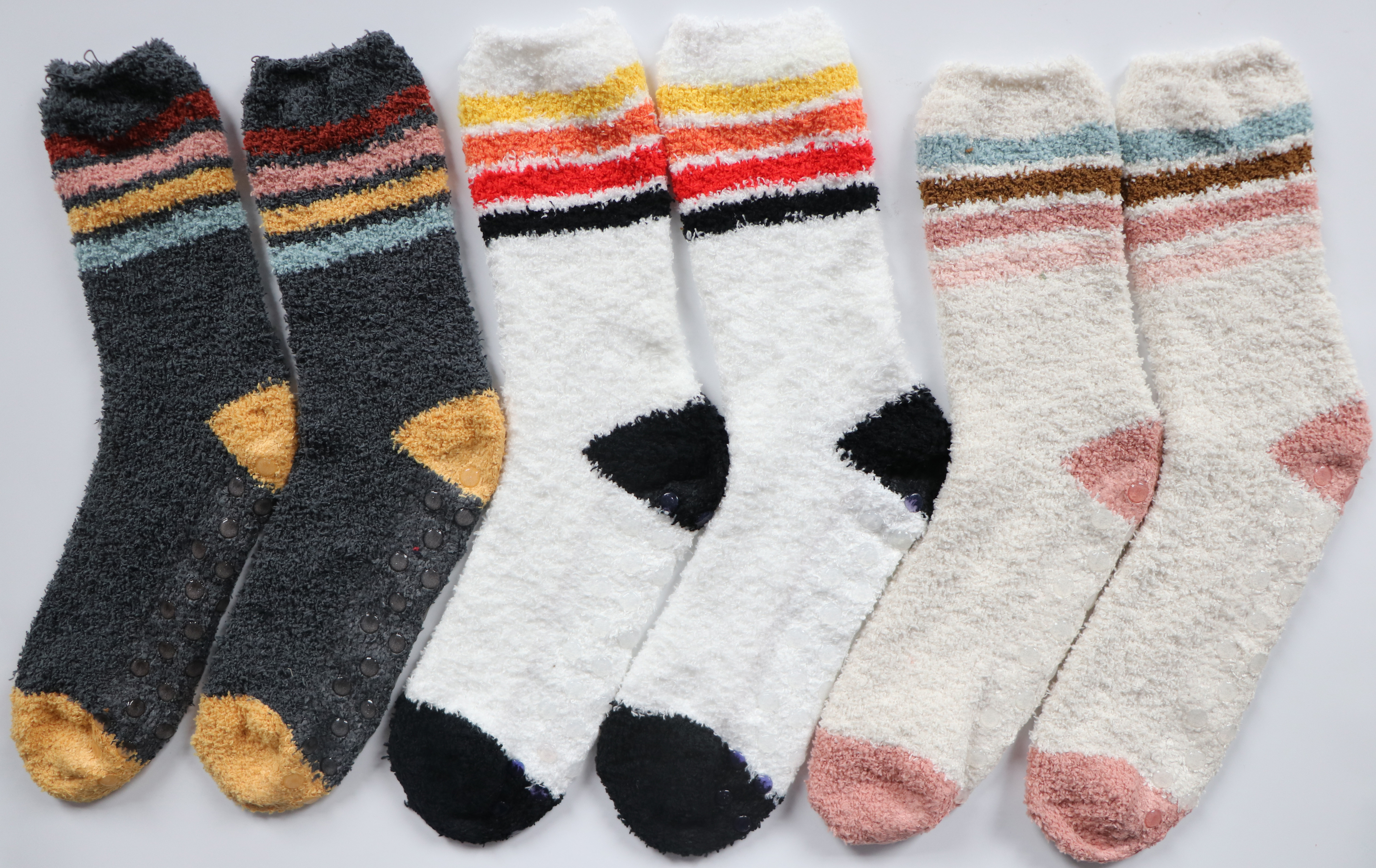 Lady’s cozy crew socks with gripper
