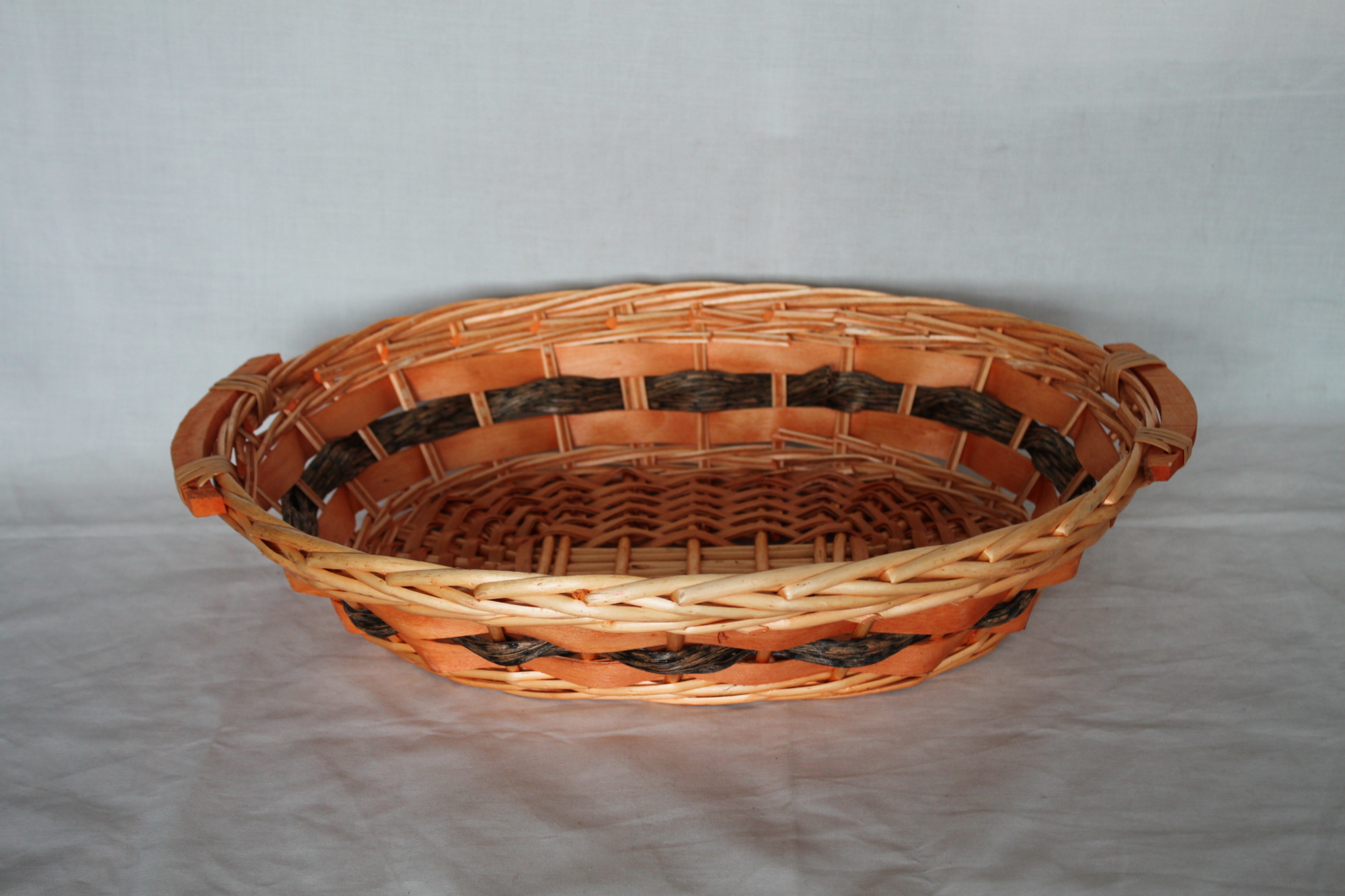 Kingwillow Christmas wholesale handwave oval gift wicker storage fruit basket tray storage tray