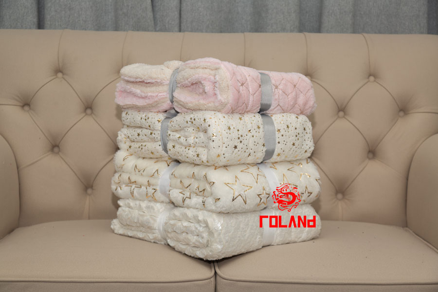 Foil Pv Fur With Sherpa Backside 2 Layer Blanket/Throw