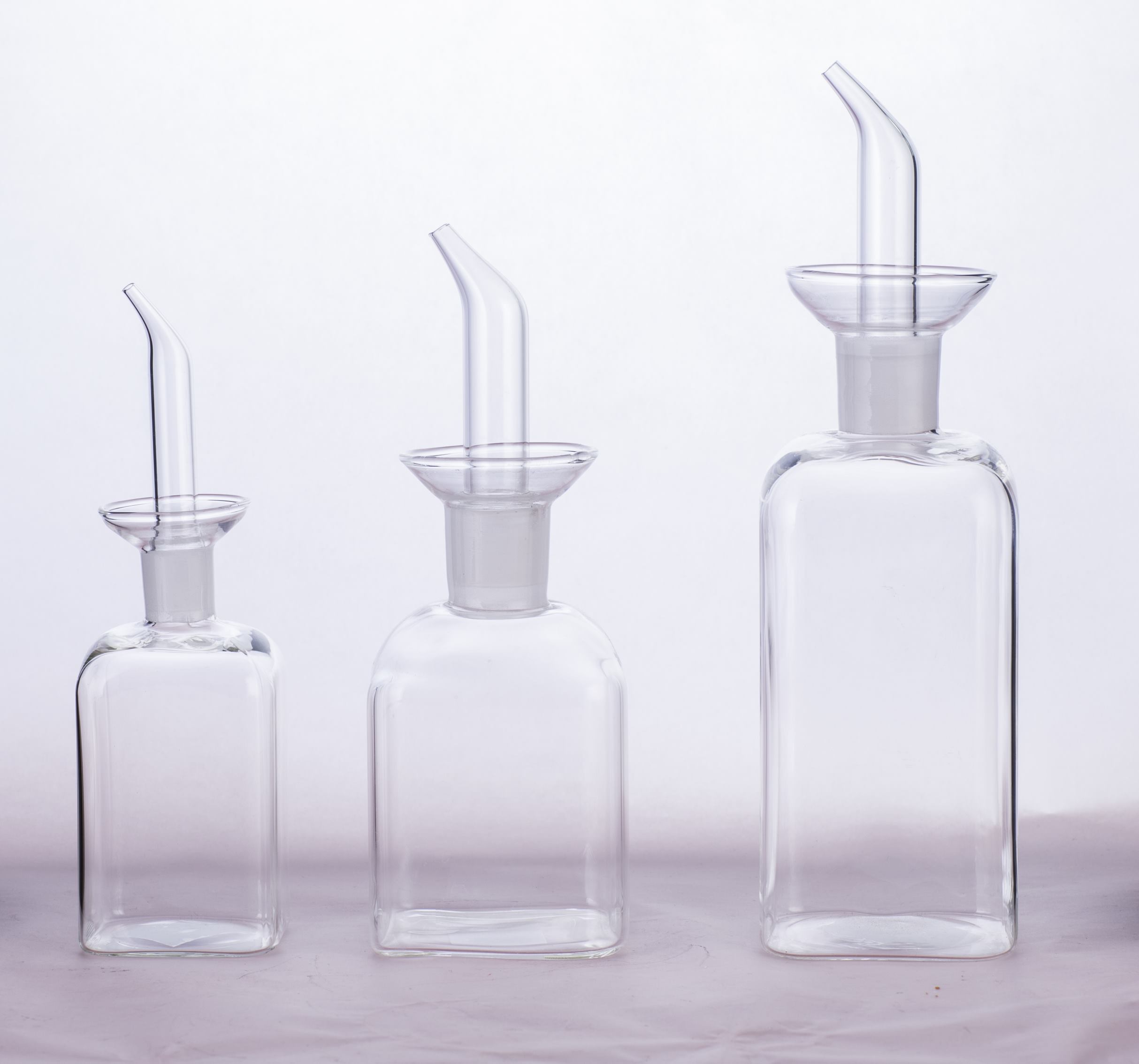 Best seller Mouth Blown High Borosilicate Glass Oil Bottle for kitchen using REACH certificated