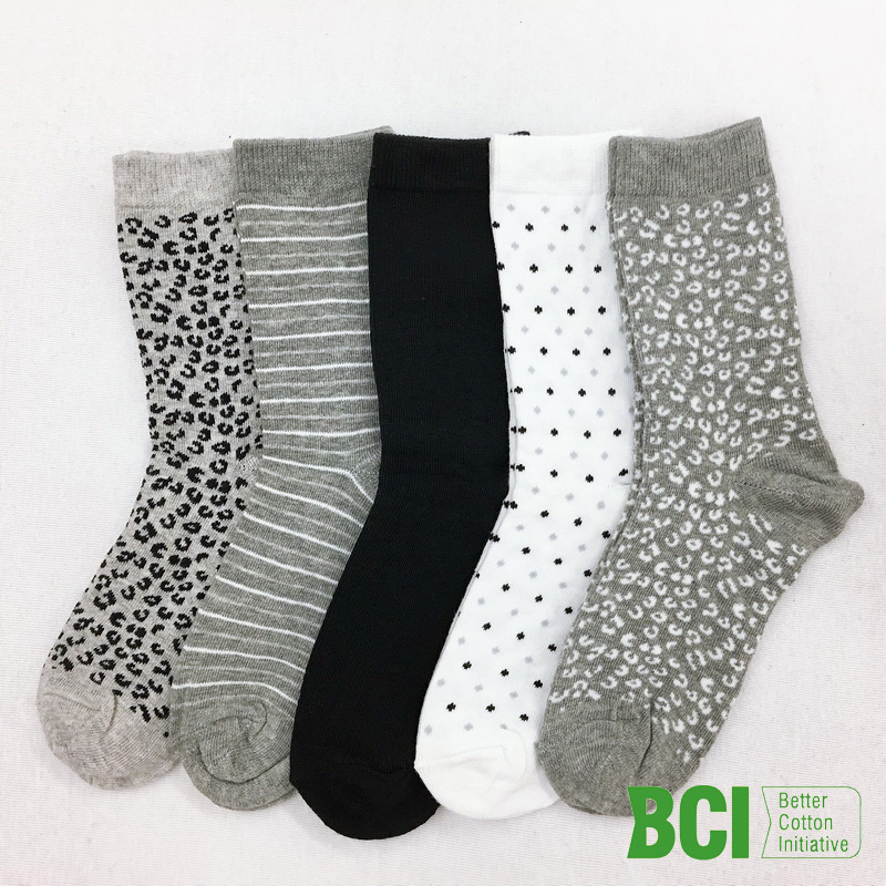 Womens jacqurd socks with responsible cotton from BCI