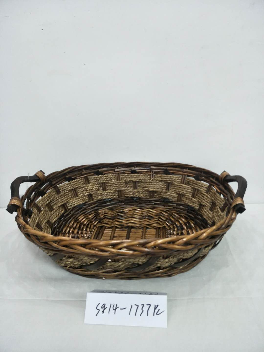 Kingwillow Customizable wholsale cheap hand woven wicker basket woodchip woven basket plastic Christmas gift storage basket fruit basket tray storage paper decoration