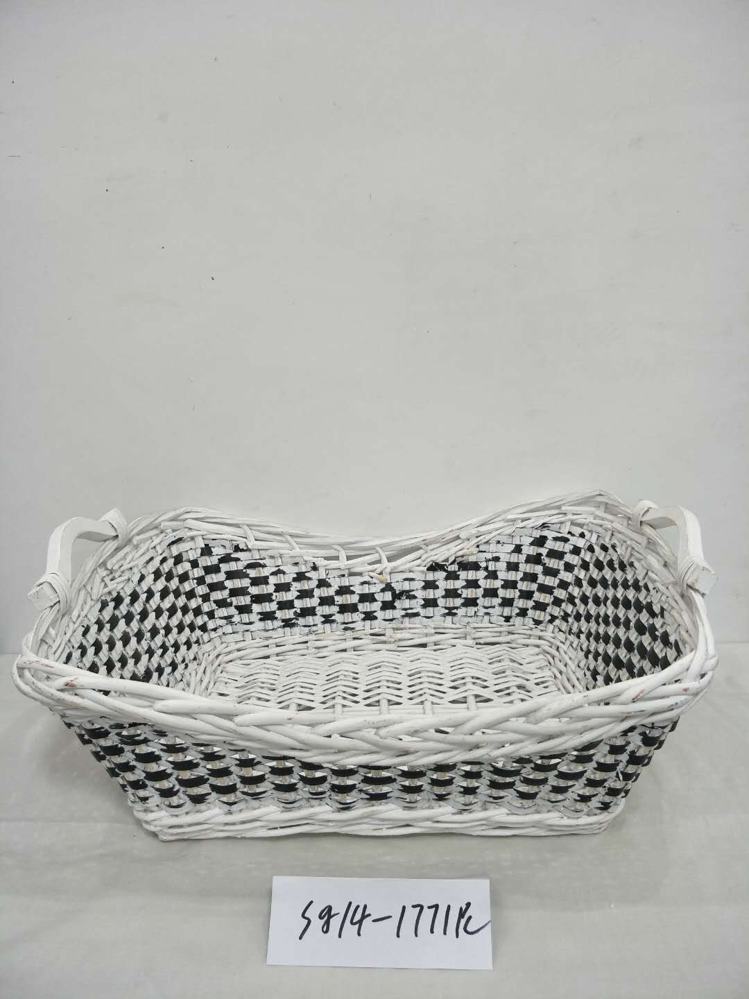 Kingwillow Christmas wholesale hand waven wicker basket woodchip woven basket gift storage basket fruit basket tray storage tray
