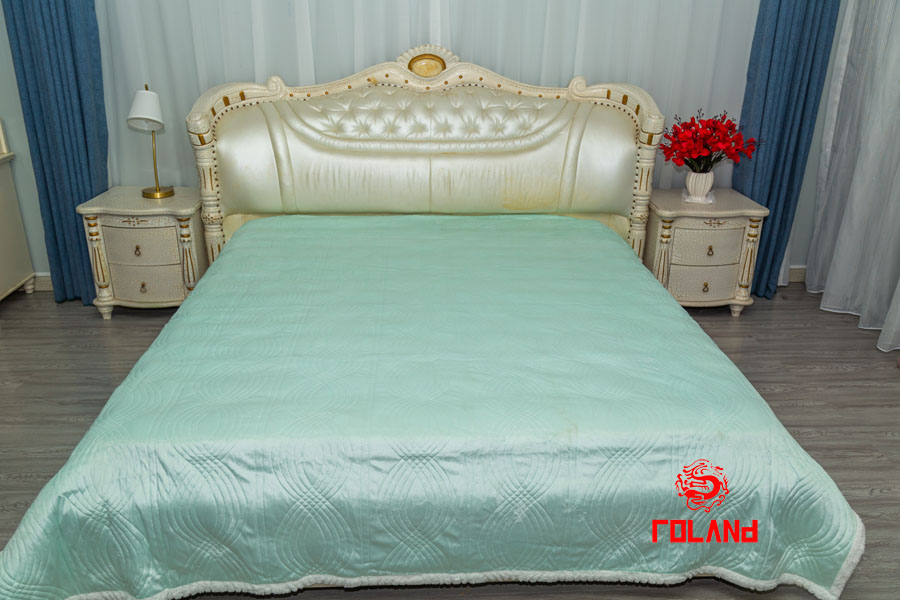 Flannel Embossed + Sherpa Comforter