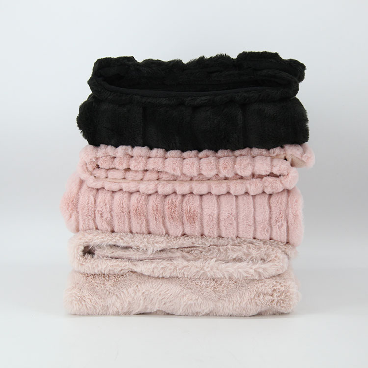 Cutting Rabbti Fur Blanket