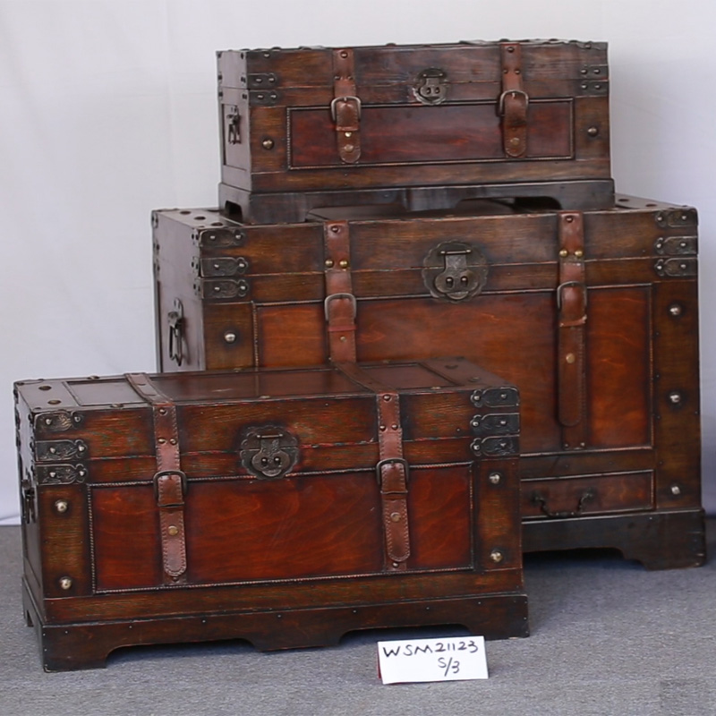 Wooken Trunk