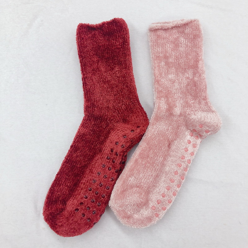 Womens chenille cozy socks with anti-slip
